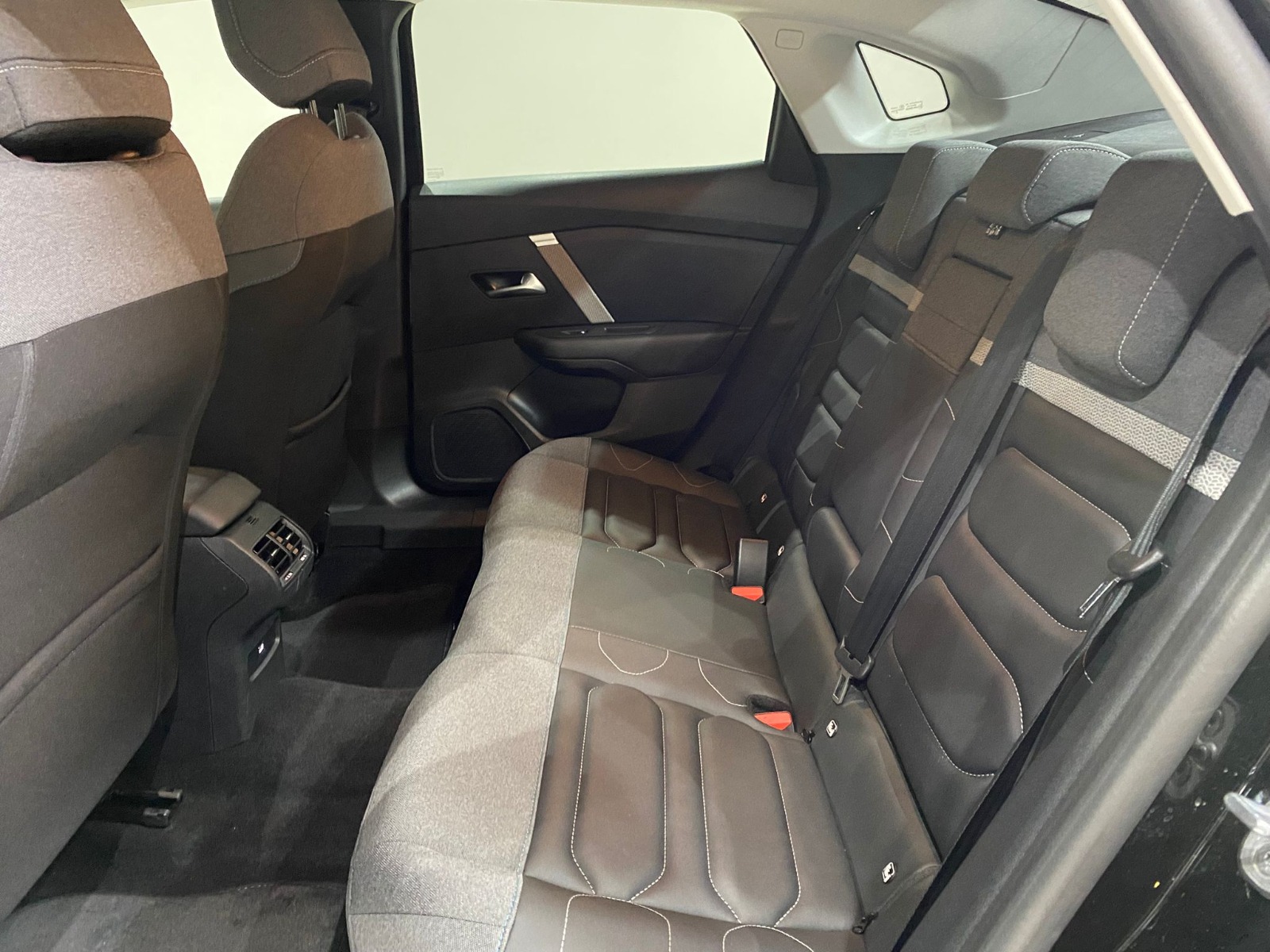 2024 Benzin Otomatik Citroen C4 X Siyah Gürel Tasarım Aksesuar Otomotiv San. Tic. Ltd. Şti.