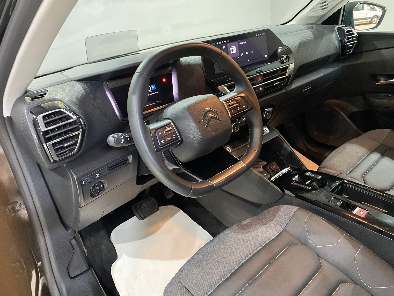 2024 Benzin Otomatik Citroen C4 X Siyah Gürel Tasarım Aksesuar Otomotiv San. Tic. Ltd. Şti.