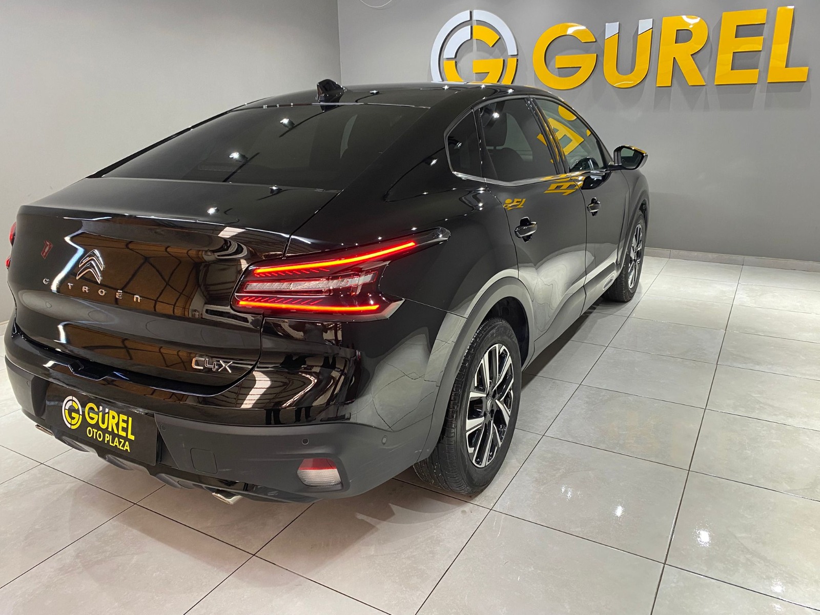 2024 Benzin Otomatik Citroen C4 X Siyah Gürel Tasarım Aksesuar Otomotiv San. Tic. Ltd. Şti.
