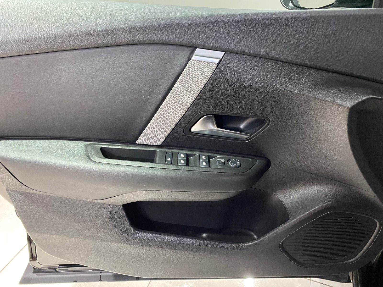 2024 Benzin Otomatik Citroen C4 X Siyah Gürel Tasarım Aksesuar Otomotiv San. Tic. Ltd. Şti.