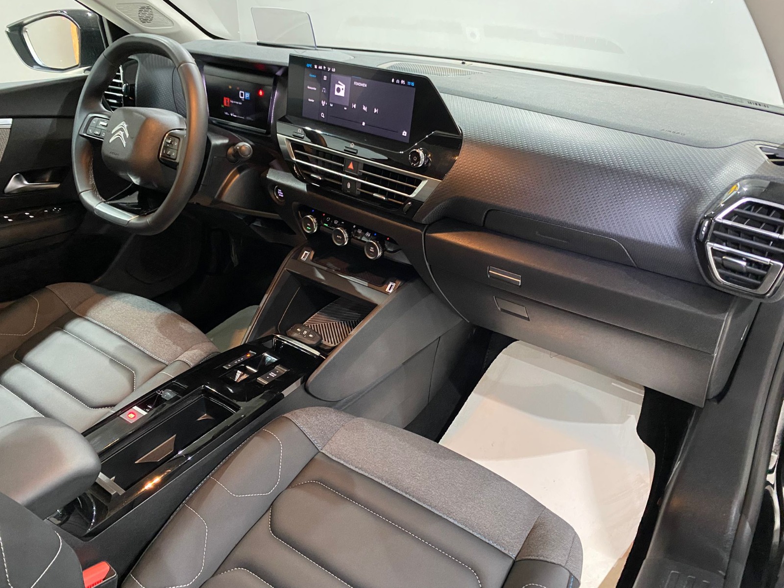 2024 Benzin Otomatik Citroen C4 X Siyah Gürel Tasarım Aksesuar Otomotiv San. Tic. Ltd. Şti.