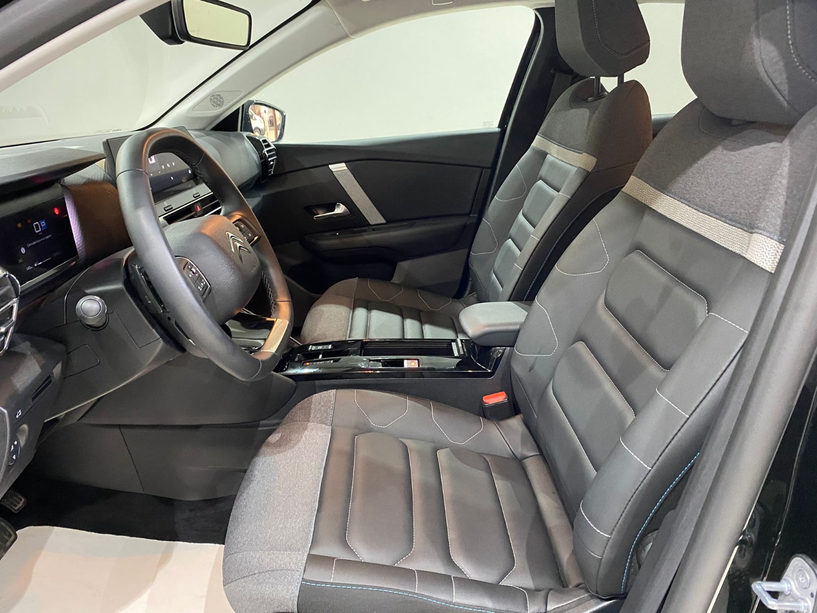 2024 Benzin Otomatik Citroen C4 X Siyah Gürel Tasarım Aksesuar Otomotiv San. Tic. Ltd. Şti.
