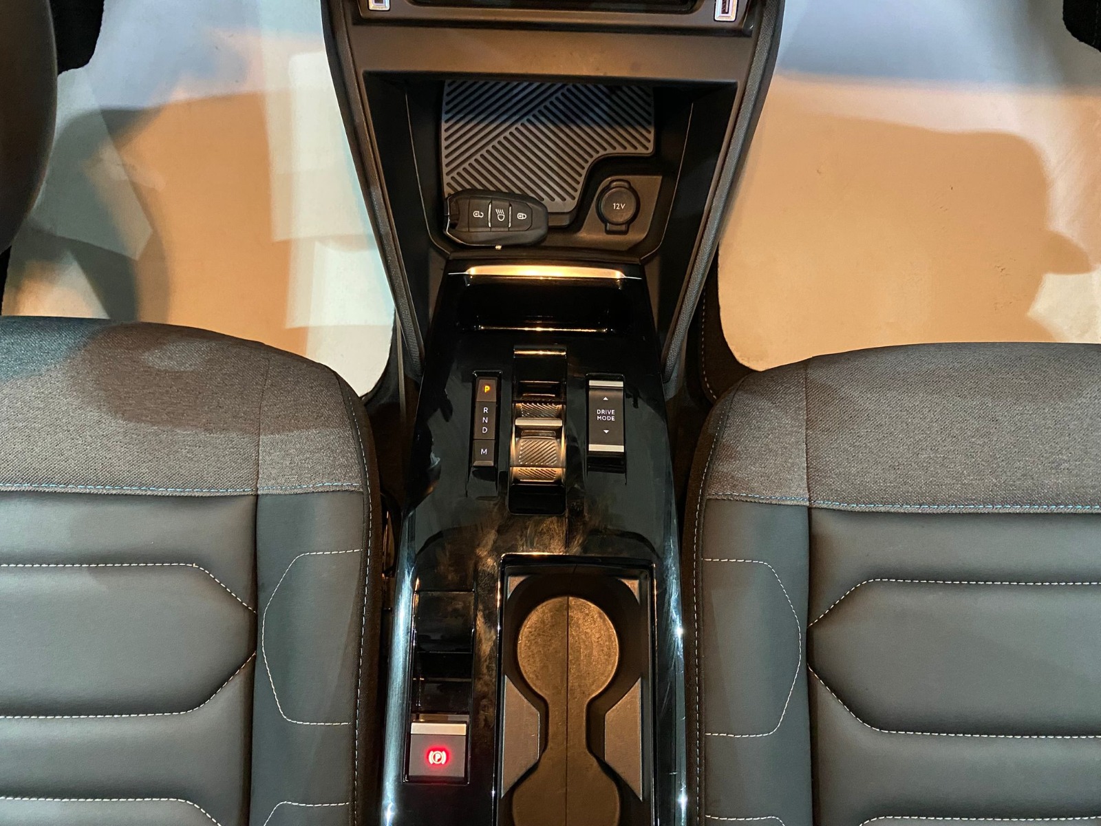 2024 Benzin Otomatik Citroen C4 X Siyah Gürel Tasarım Aksesuar Otomotiv San. Tic. Ltd. Şti.