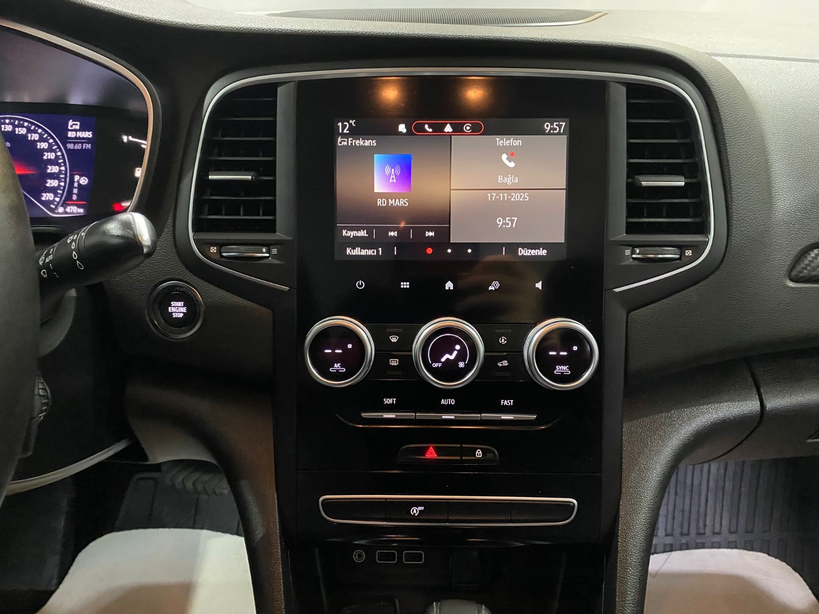 2024 Benzin Otomatik Renault Megane Gümüş Gri Gürel Tasarım Aksesuar Otomotiv San. Tic. Ltd. Şti.