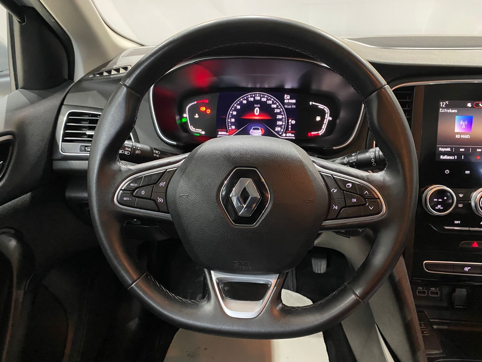 2024 Benzin Otomatik Renault Megane Gümüş Gri Gürel Tasarım Aksesuar Otomotiv San. Tic. Ltd. Şti.