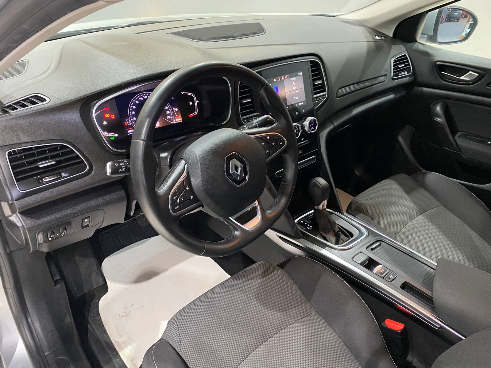 2024 Benzin Otomatik Renault Megane Gümüş Gri Gürel Tasarım Aksesuar Otomotiv San. Tic. Ltd. Şti.