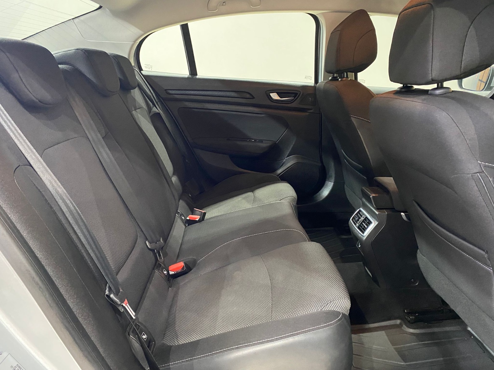 2024 Benzin Otomatik Renault Megane Gümüş Gri Gürel Tasarım Aksesuar Otomotiv San. Tic. Ltd. Şti.