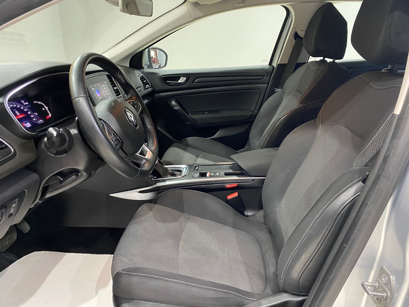 2024 Benzin Otomatik Renault Megane Gümüş Gri Gürel Tasarım Aksesuar Otomotiv San. Tic. Ltd. Şti.