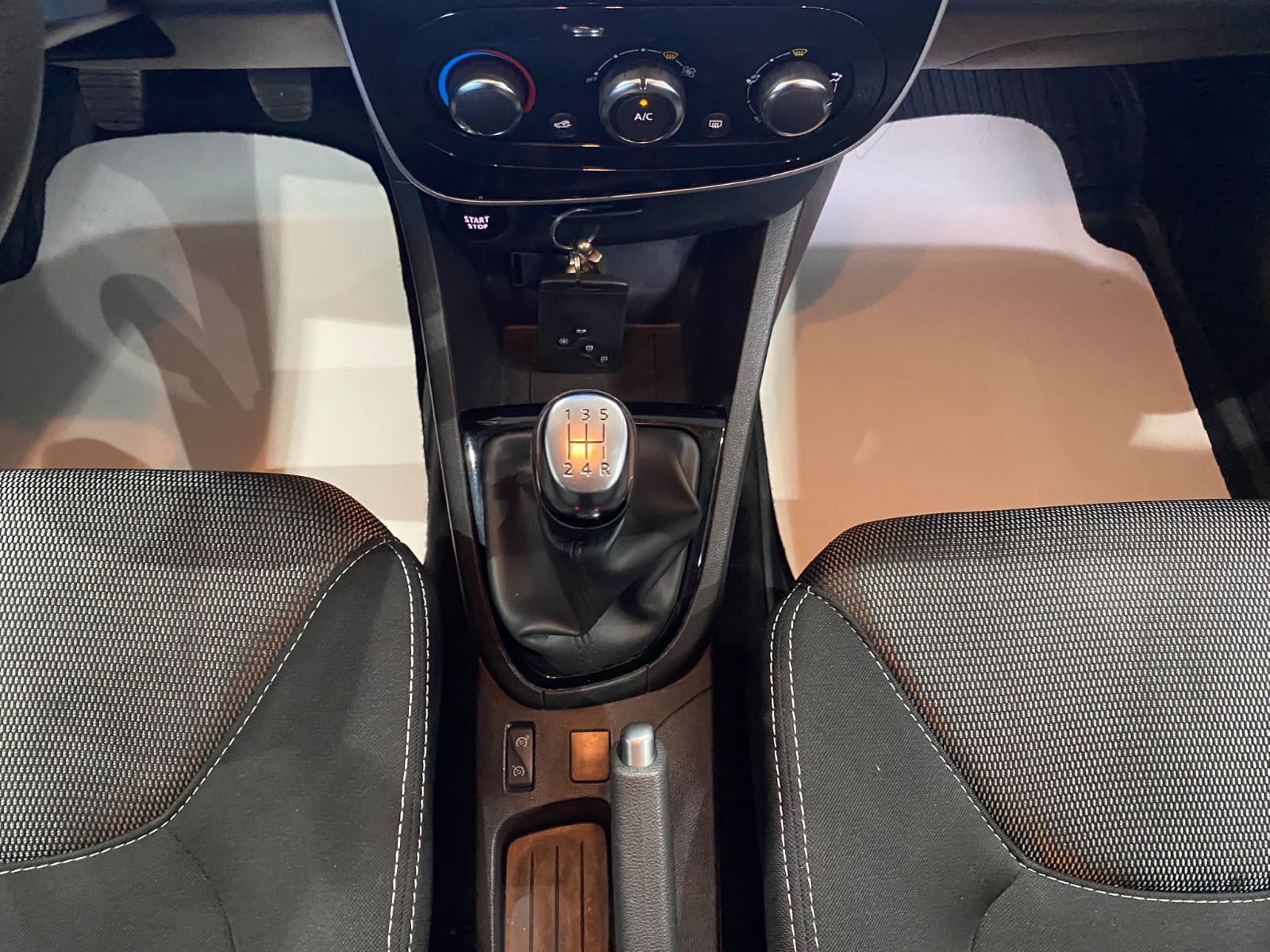 2020 Benzin Manuel Renault Clio Beyaz Gürel Tasarım Aksesuar Otomotiv San. Tic. Ltd. Şti.