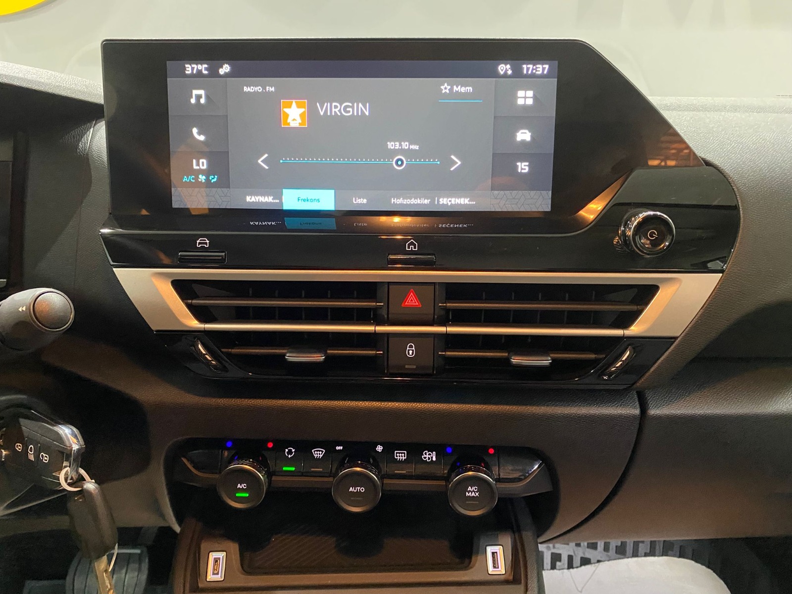 2024 Benzin Otomatik Citroen C4 X Gri Gürel Tasarım Aksesuar Otomotiv San. Tic. Ltd. Şti.