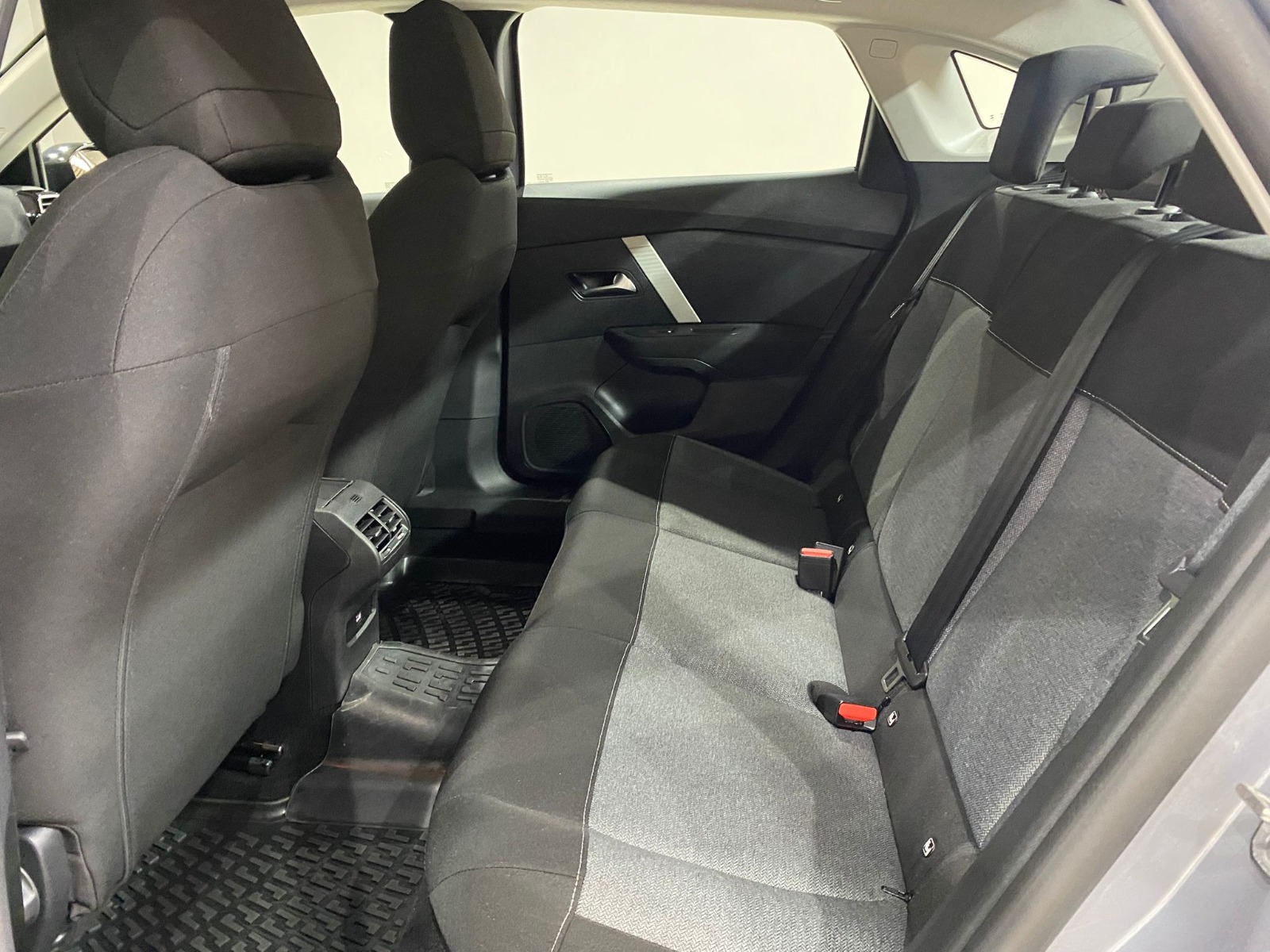 2024 Benzin Otomatik Citroen C4 X Gri Gürel Tasarım Aksesuar Otomotiv San. Tic. Ltd. Şti.