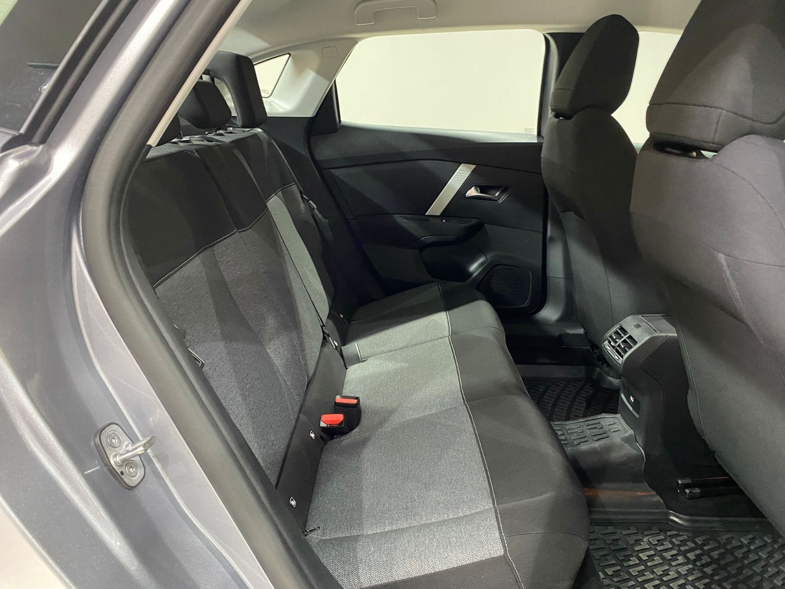 2024 Benzin Otomatik Citroen C4 X Gri Gürel Tasarım Aksesuar Otomotiv San. Tic. Ltd. Şti.