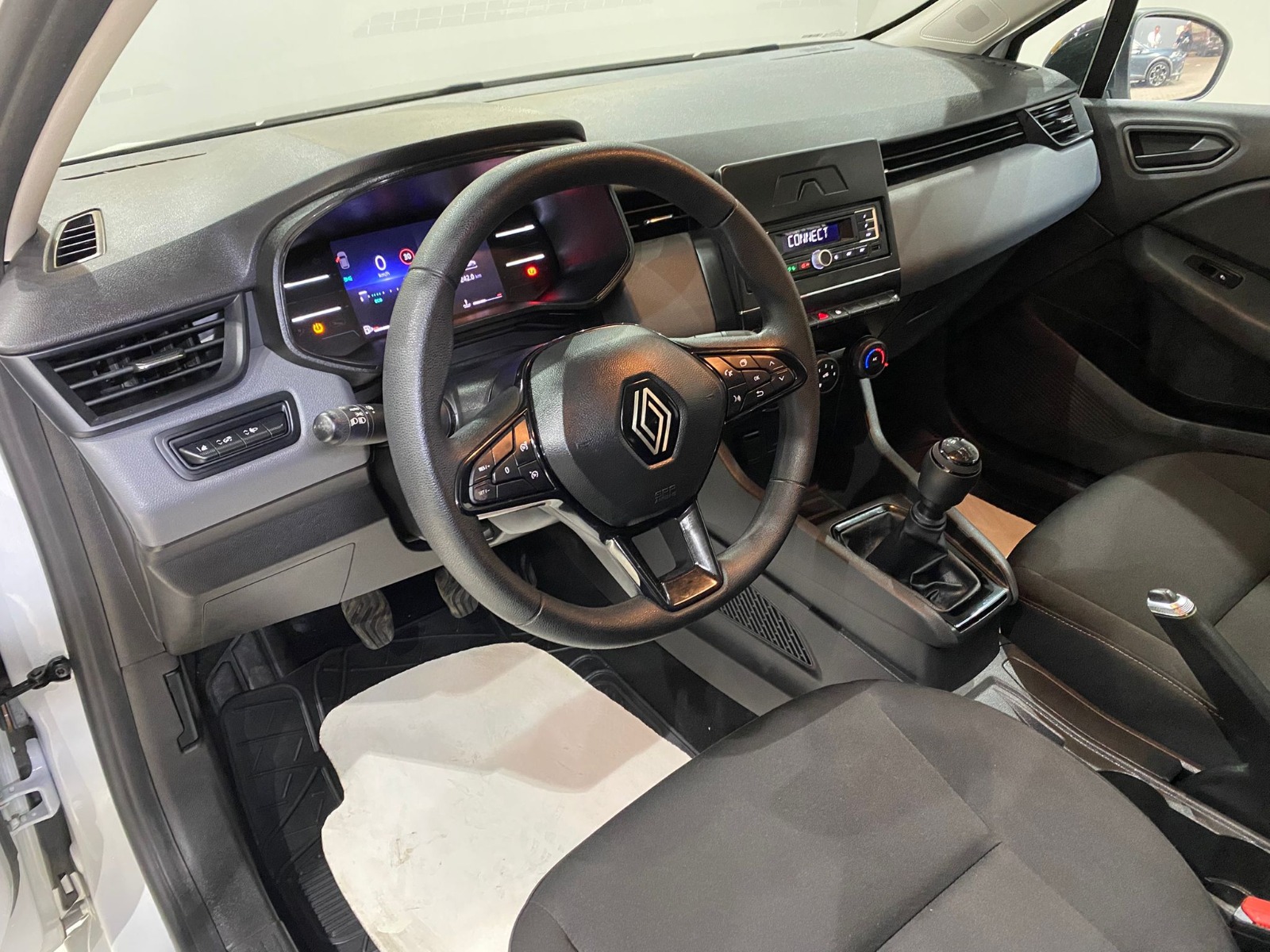 2023 Benzin Manuel Renault Clio Beyaz Gürel Tasarım Aksesuar Otomotiv San. Tic. Ltd. Şti.