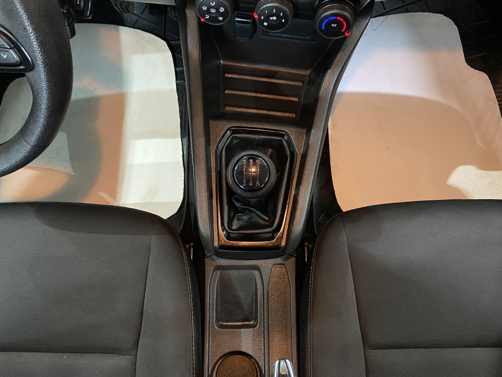 2023 Benzin Manuel Renault Clio Beyaz Gürel Tasarım Aksesuar Otomotiv San. Tic. Ltd. Şti.