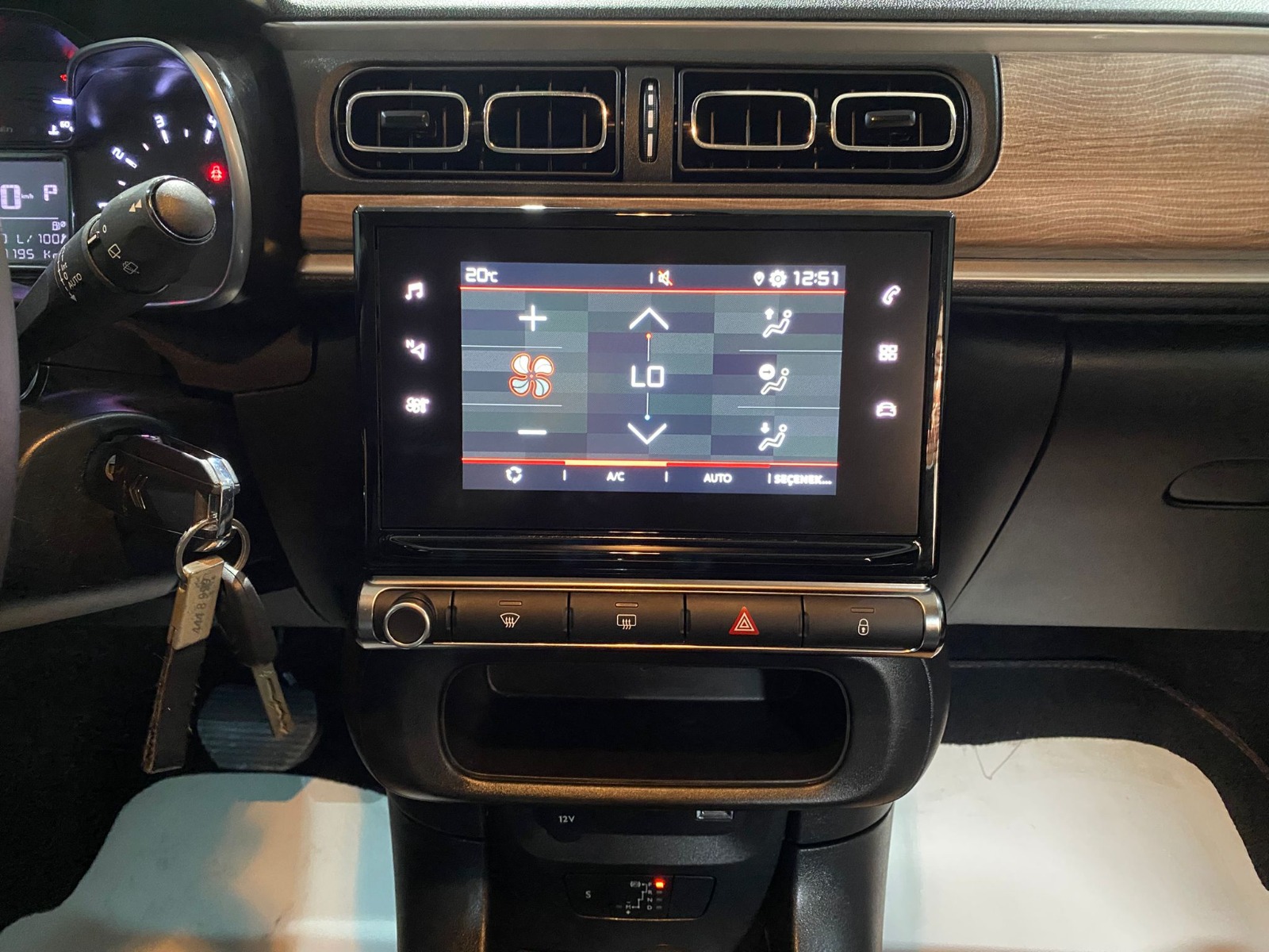 2024 Benzin Otomatik Citroen C3 Kırmızı Gürel Tasarım Aksesuar Otomotiv San. Tic. Ltd. Şti.