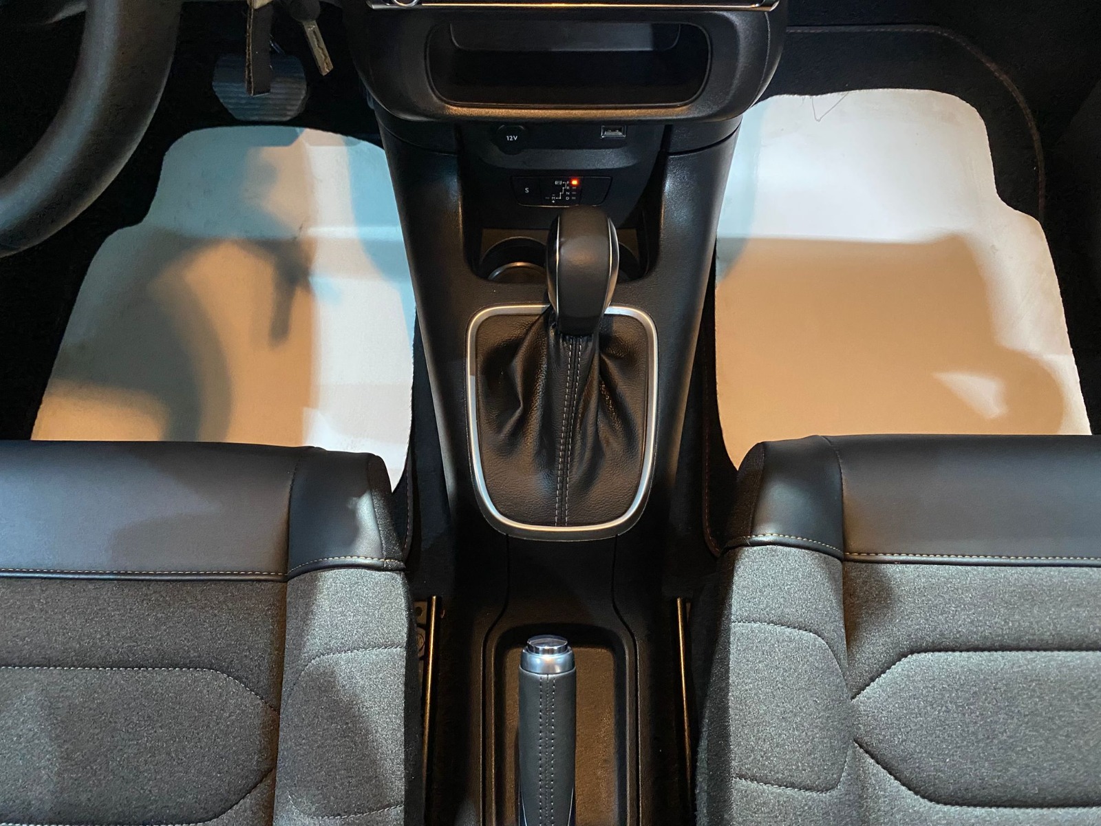 2024 Benzin Otomatik Citroen C3 Kırmızı Gürel Tasarım Aksesuar Otomotiv San. Tic. Ltd. Şti.