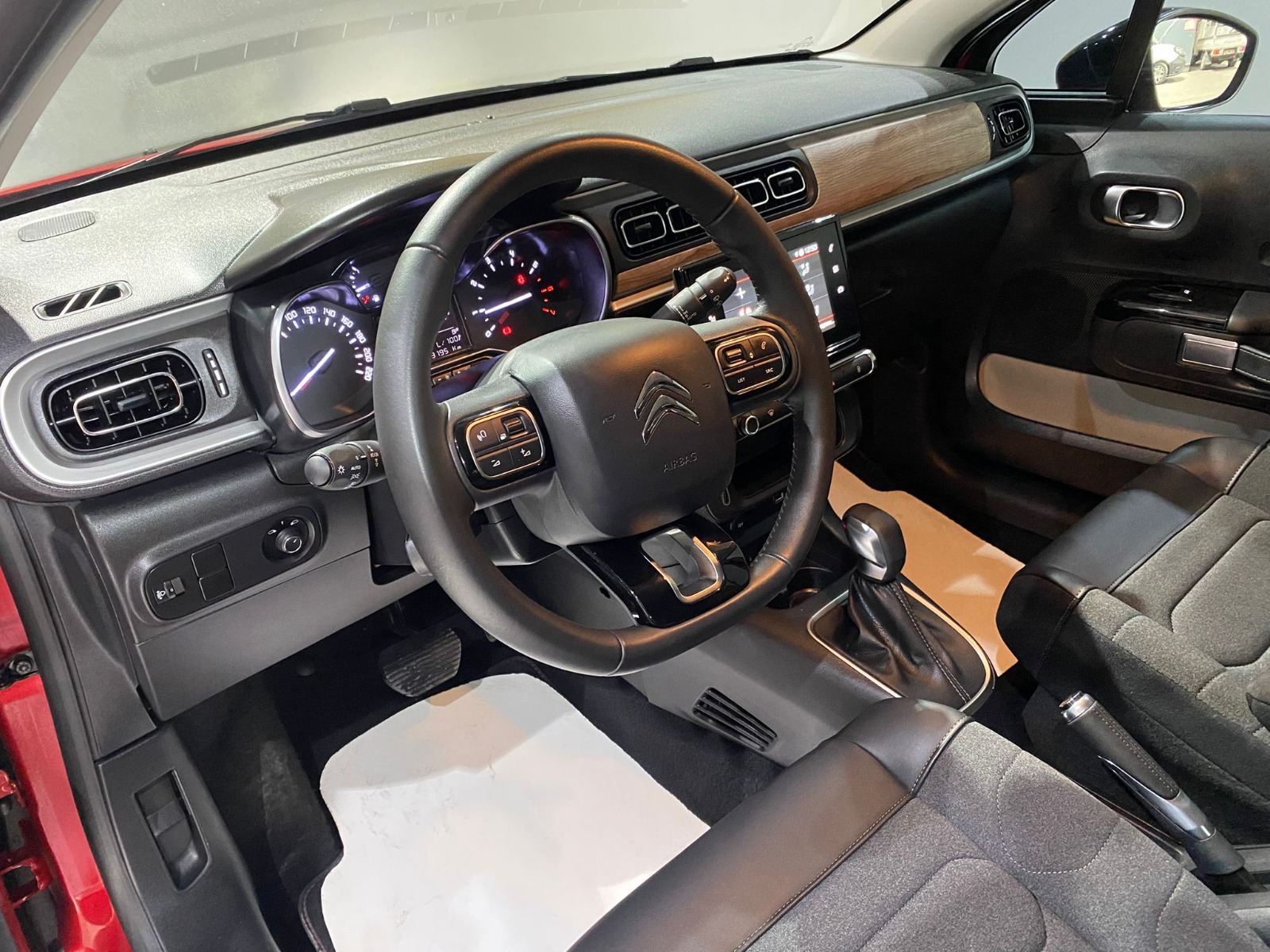 2024 Benzin Otomatik Citroen C3 Kırmızı Gürel Tasarım Aksesuar Otomotiv San. Tic. Ltd. Şti.