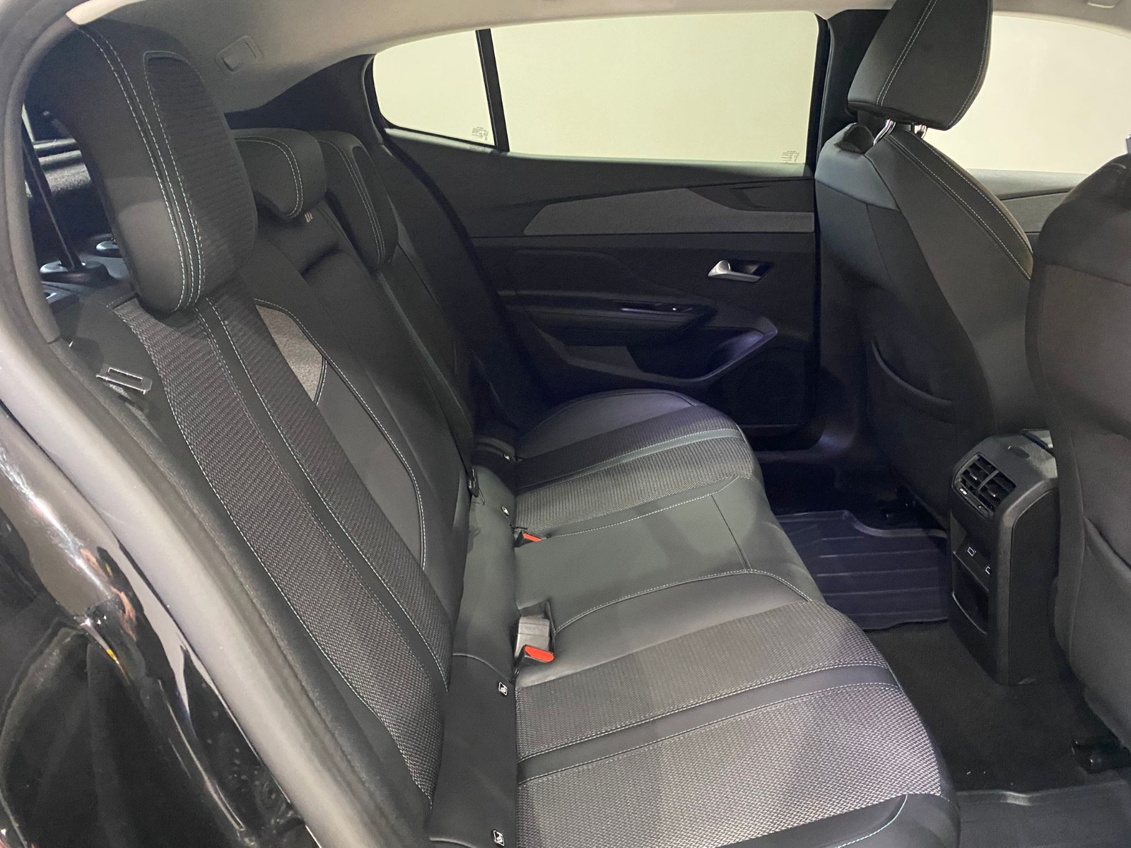 2024 Benzin Otomatik Peugeot 408 Siyah Gürel Tasarım Aksesuar Otomotiv San. Tic. Ltd. Şti.