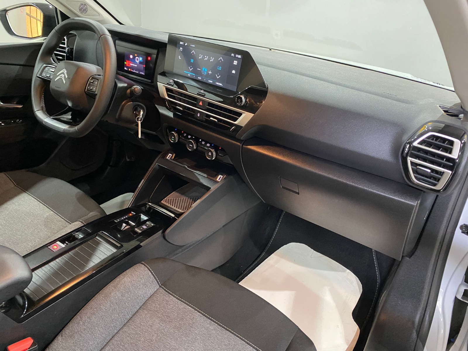 2024 Benzin Otomatik Citroen C4 X Beyaz Gürel Tasarım Aksesuar Otomotiv San. Tic. Ltd. Şti.