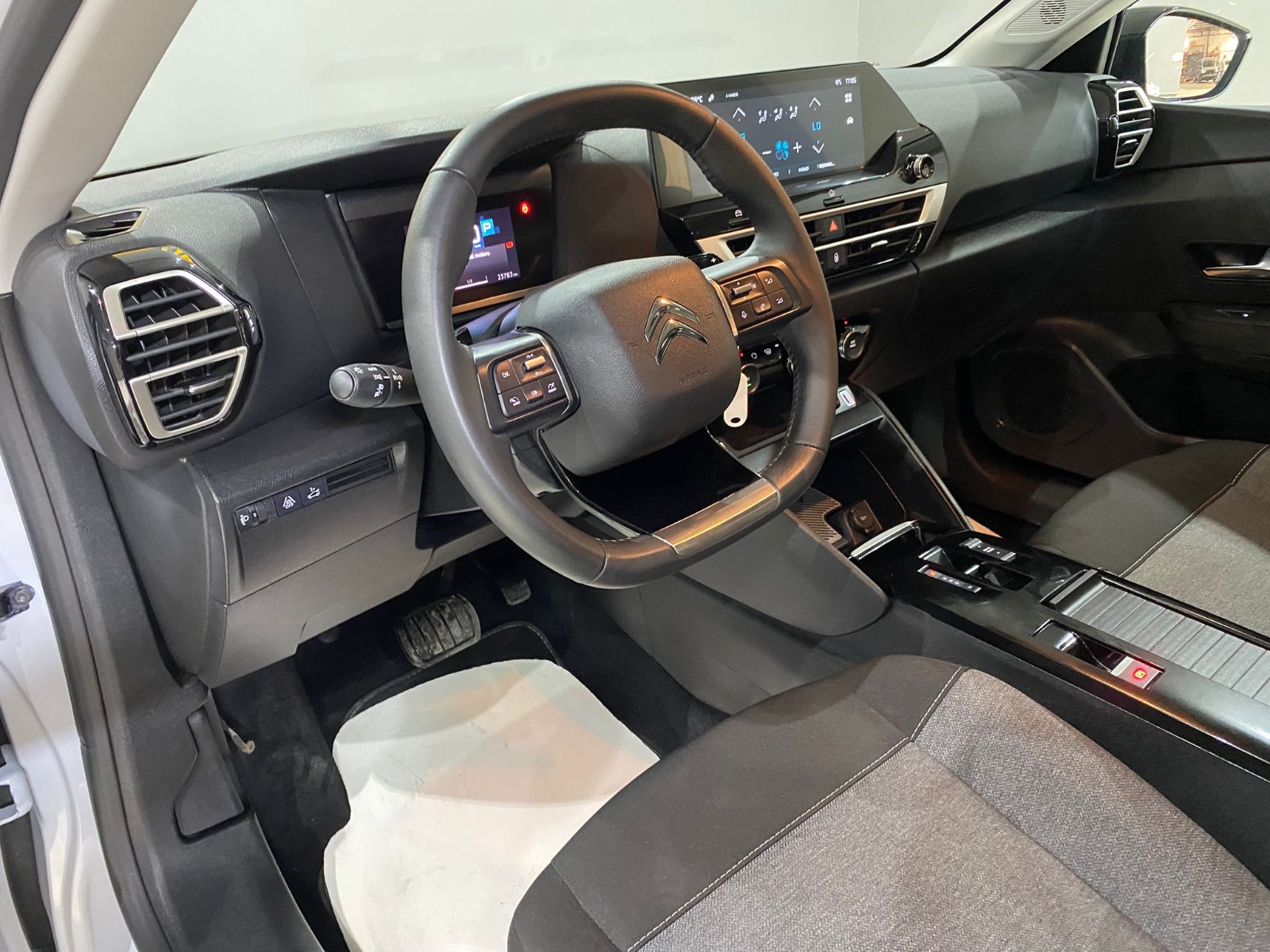 2024 Benzin Otomatik Citroen C4 X Beyaz Gürel Tasarım Aksesuar Otomotiv San. Tic. Ltd. Şti.