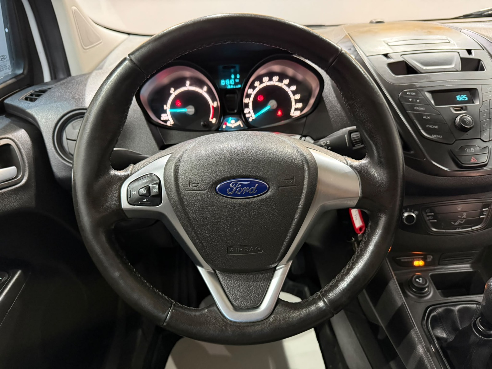 2021 Dizel Manuel Ford Tourneo Courier Beyaz Gürel Tasarım Aksesuar Otomotiv San. Tic. Ltd. Şti.