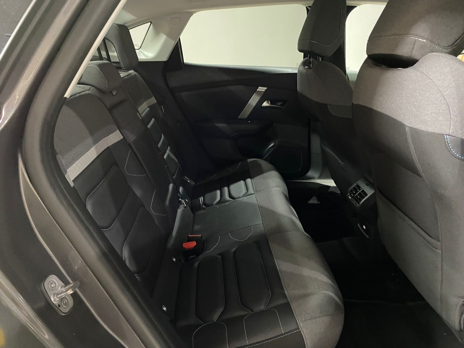 2024 Benzin Otomatik Citroen C4 X Gri Gürel Tasarım Aksesuar Otomotiv San. Tic. Ltd. Şti.
