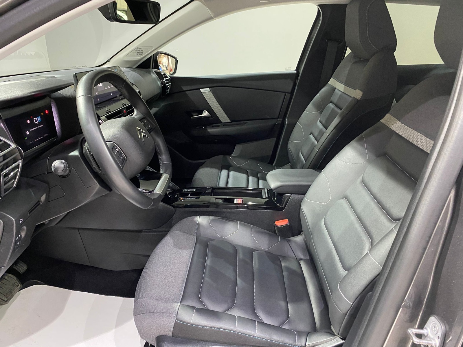 2024 Benzin Otomatik Citroen C4 X Gri Gürel Tasarım Aksesuar Otomotiv San. Tic. Ltd. Şti.