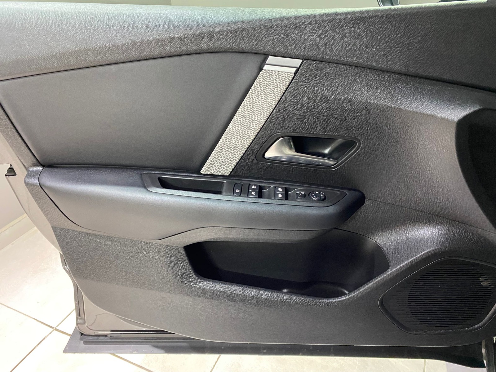 2024 Benzin Otomatik Citroen C4 X Gri Gürel Tasarım Aksesuar Otomotiv San. Tic. Ltd. Şti.