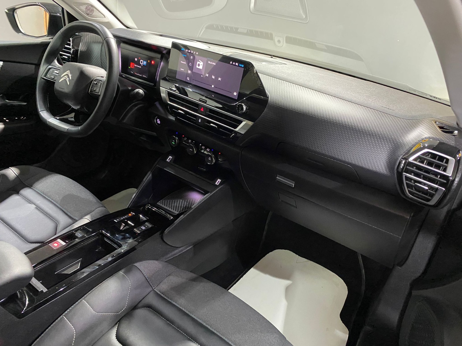 2024 Benzin Otomatik Citroen C4 X Gri Gürel Tasarım Aksesuar Otomotiv San. Tic. Ltd. Şti.