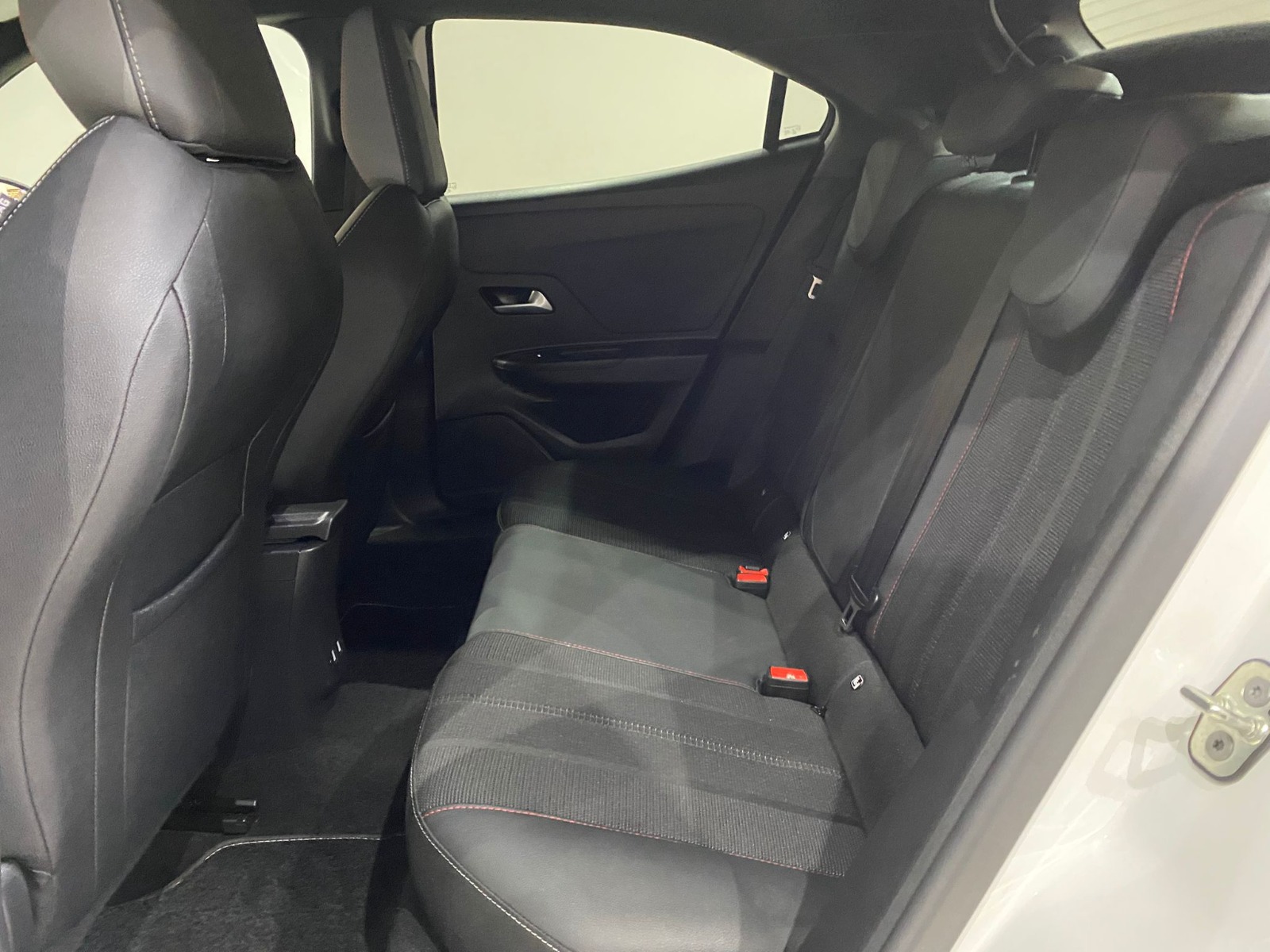 2024 Benzin Otomatik Opel Mokka Beyaz Gürel Tasarım Aksesuar Otomotiv San. Tic. Ltd. Şti.