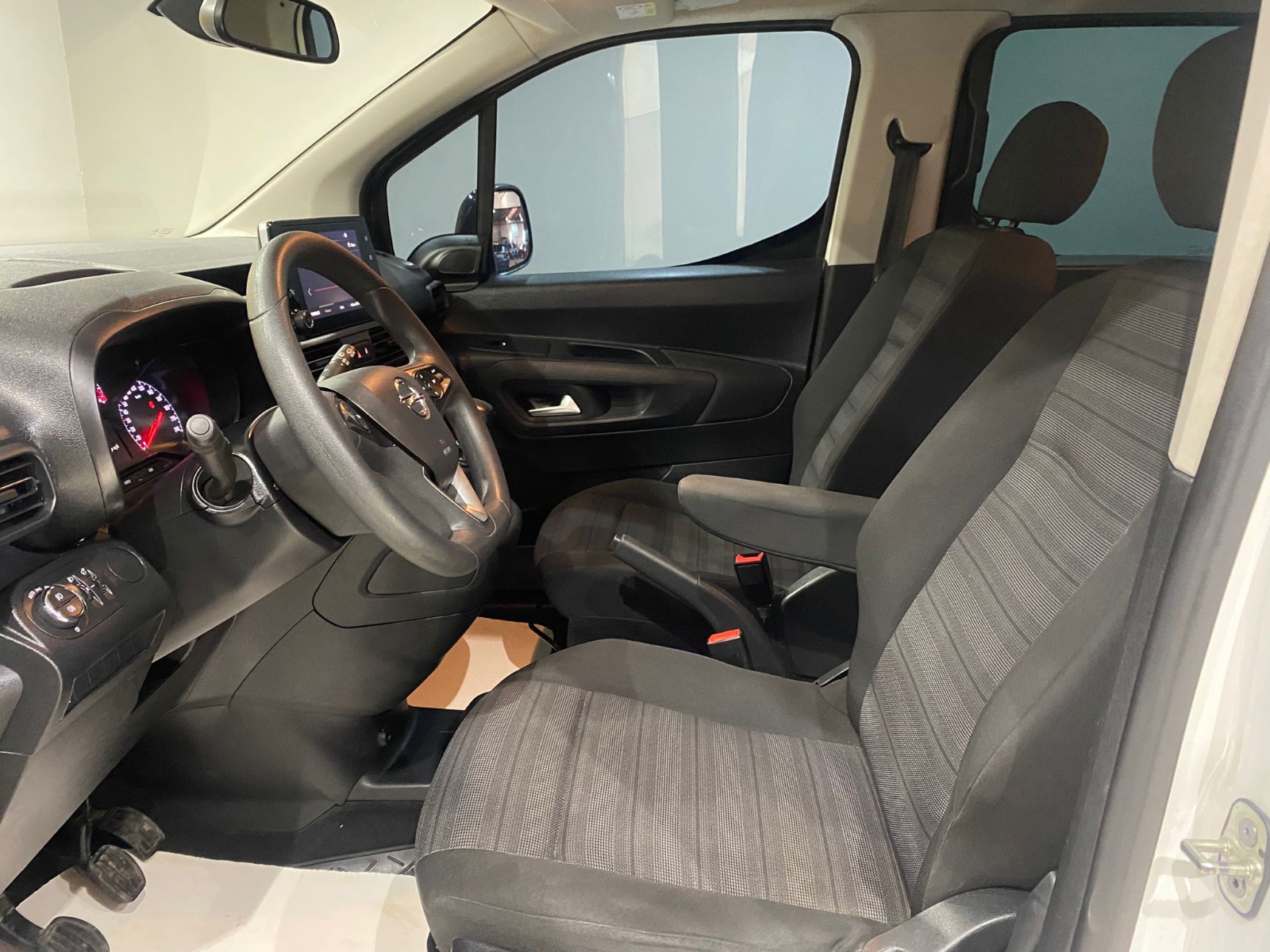 2022 Dizel Manuel Opel Combo Beyaz Gürel Tasarım Aksesuar Otomotiv San. Tic. Ltd. Şti.