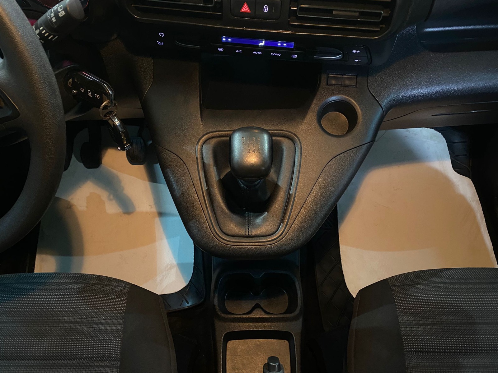 2022 Dizel Manuel Opel Combo Beyaz Gürel Tasarım Aksesuar Otomotiv San. Tic. Ltd. Şti.