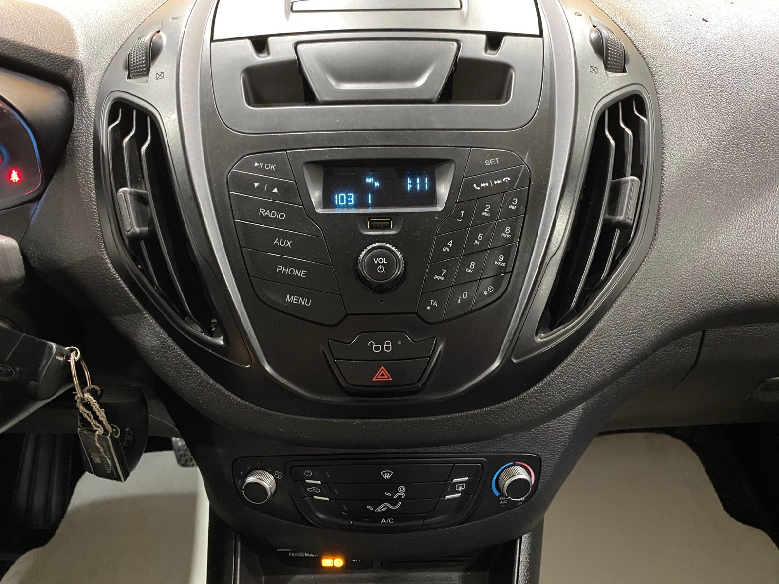 2022 Dizel Manuel Ford Tourneo Courier Beyaz Gürel Tasarım Aksesuar Otomotiv San. Tic. Ltd. Şti.