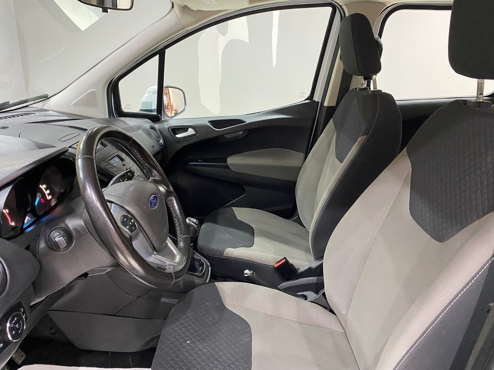 2022 Dizel Manuel Ford Tourneo Courier Beyaz Gürel Tasarım Aksesuar Otomotiv San. Tic. Ltd. Şti.