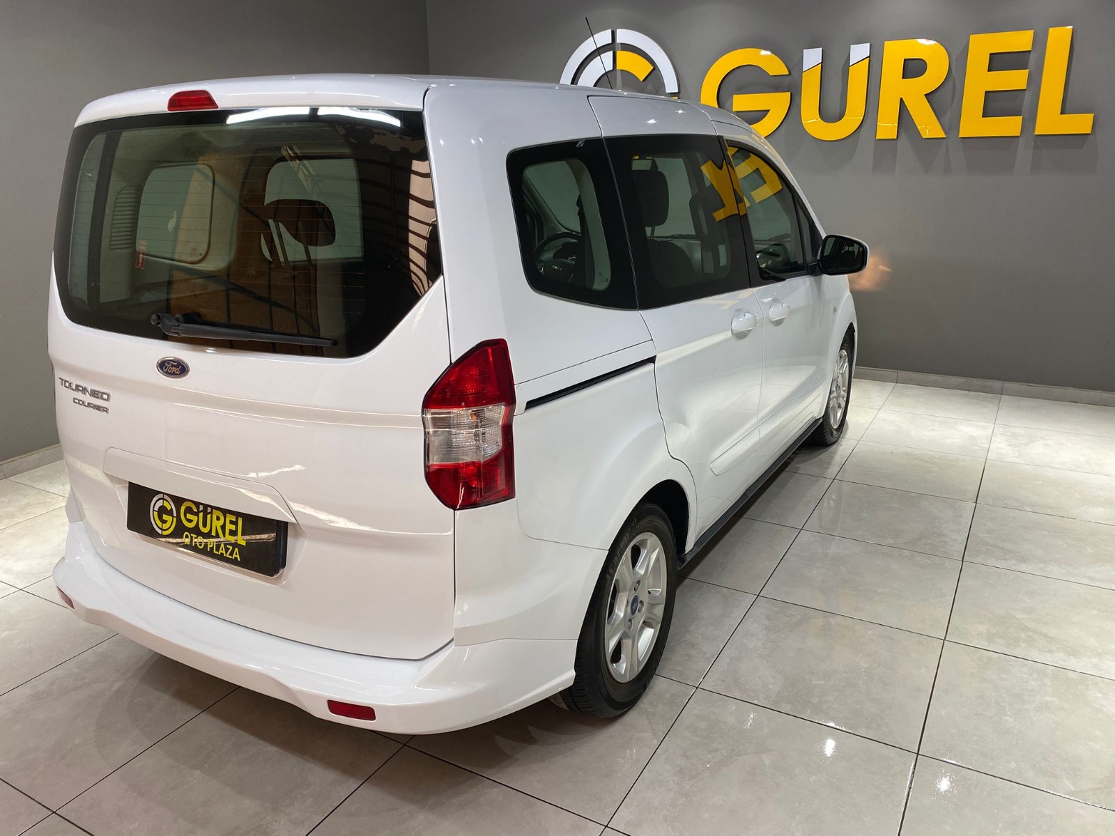 2022 Dizel Manuel Ford Tourneo Courier Beyaz Gürel Tasarım Aksesuar Otomotiv San. Tic. Ltd. Şti.