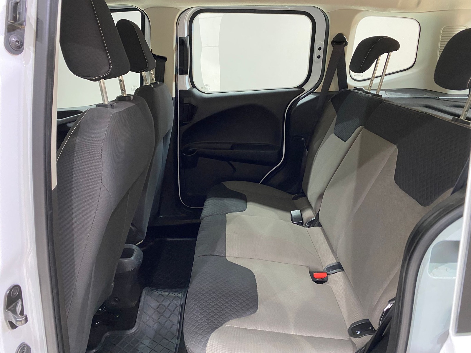 2022 Dizel Manuel Ford Tourneo Courier Beyaz Gürel Tasarım Aksesuar Otomotiv San. Tic. Ltd. Şti.