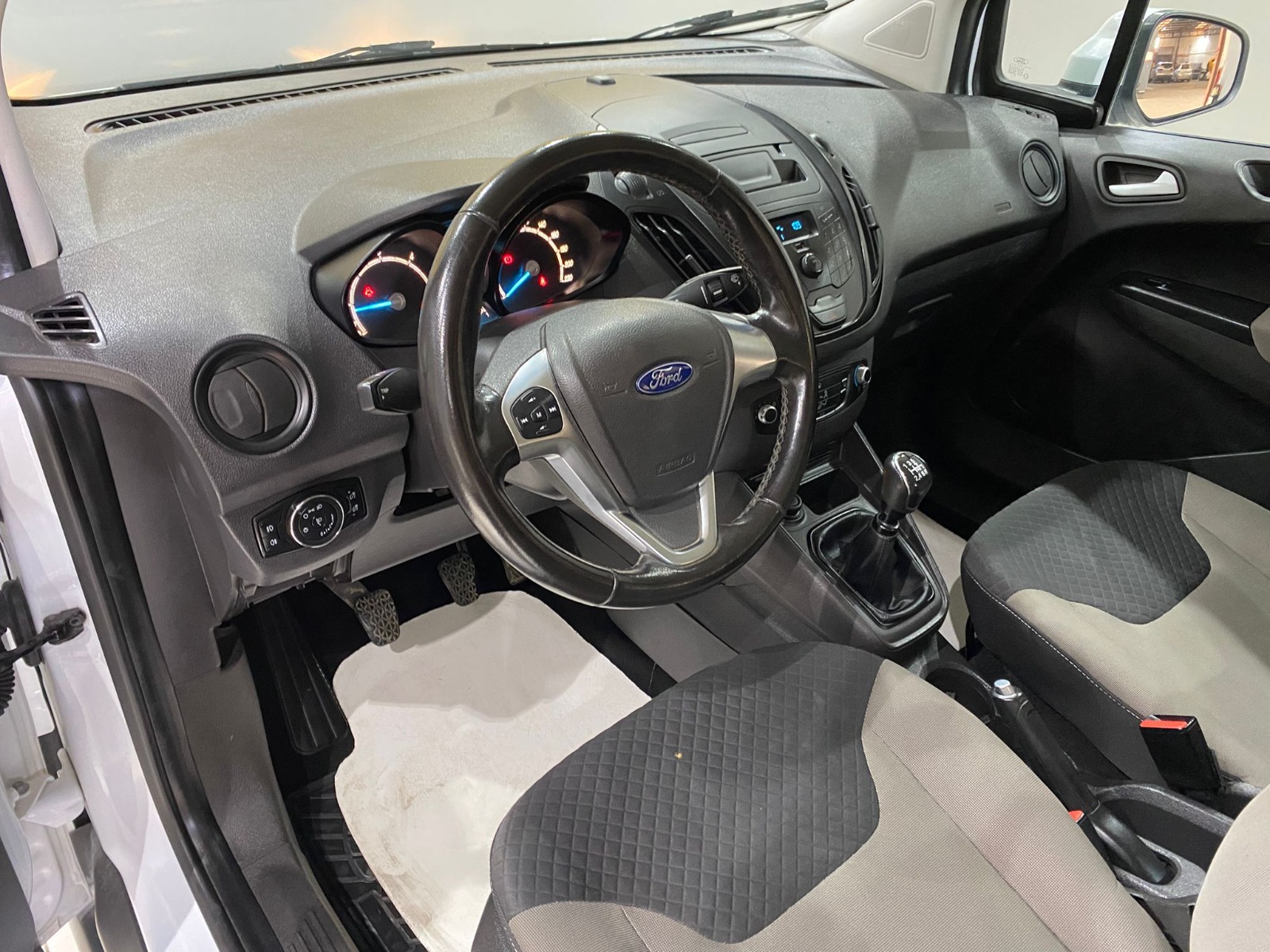 2022 Dizel Manuel Ford Tourneo Courier Beyaz Gürel Tasarım Aksesuar Otomotiv San. Tic. Ltd. Şti.