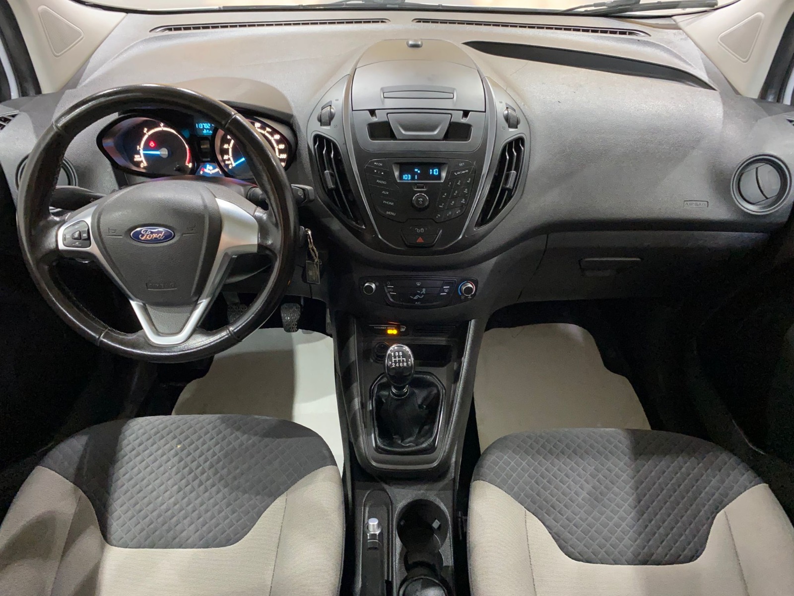 2022 Dizel Manuel Ford Tourneo Courier Beyaz Gürel Tasarım Aksesuar Otomotiv San. Tic. Ltd. Şti.