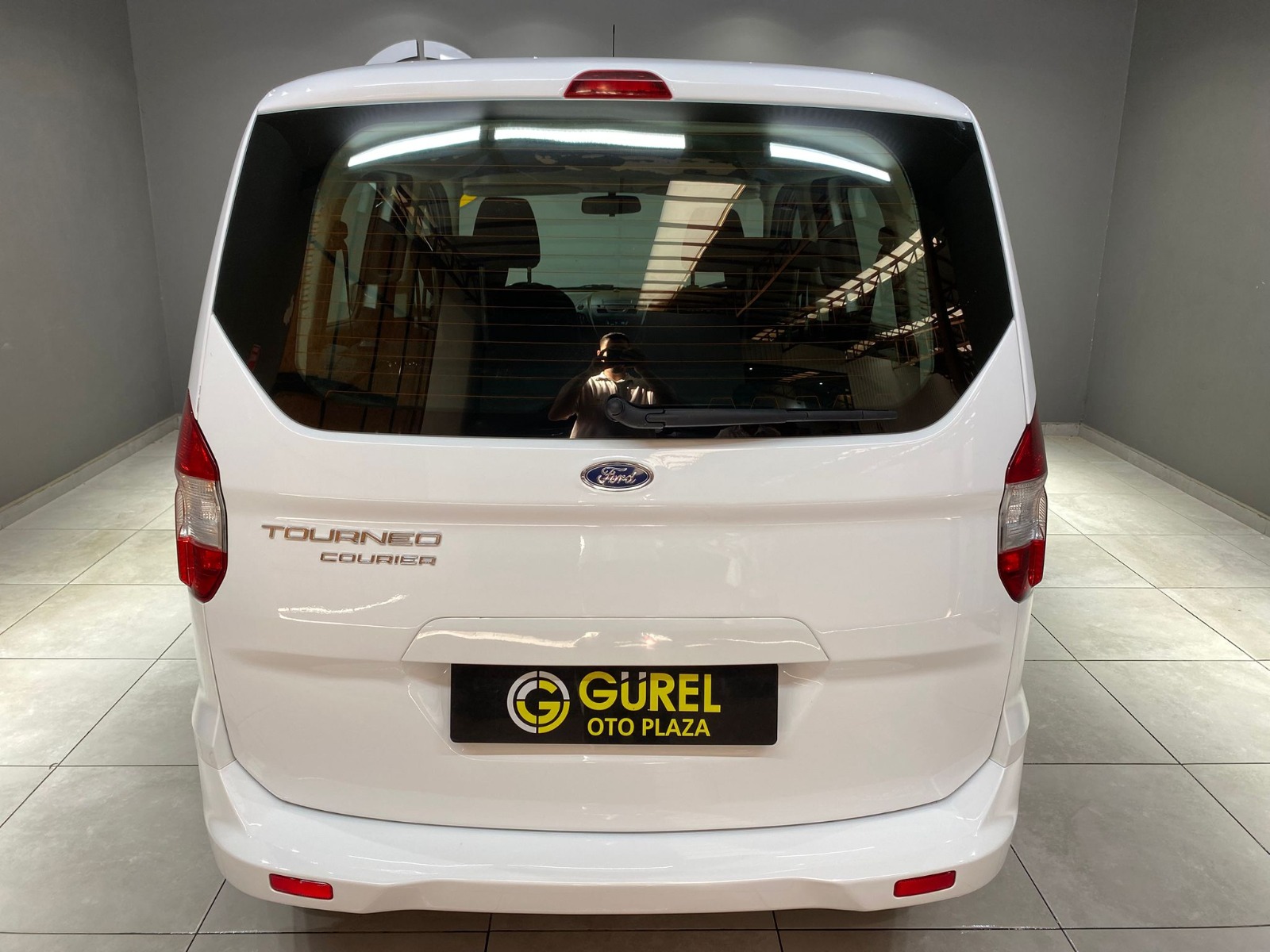 2022 Dizel Manuel Ford Tourneo Courier Beyaz Gürel Tasarım Aksesuar Otomotiv San. Tic. Ltd. Şti.