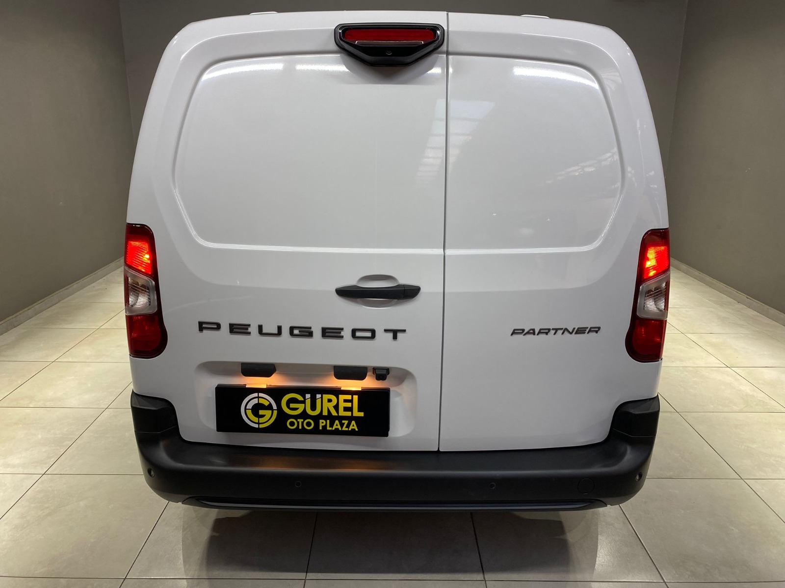 2024 Dizel Manuel Peugeot Partner Beyaz Gürel Tasarım Aksesuar Otomotiv San. Tic. Ltd. Şti.