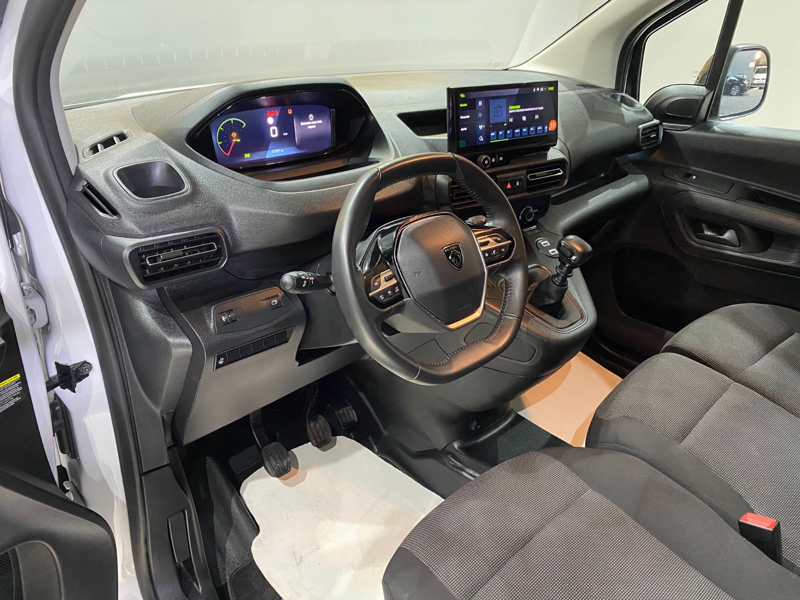 2024 Dizel Manuel Peugeot Partner Beyaz Gürel Tasarım Aksesuar Otomotiv San. Tic. Ltd. Şti.