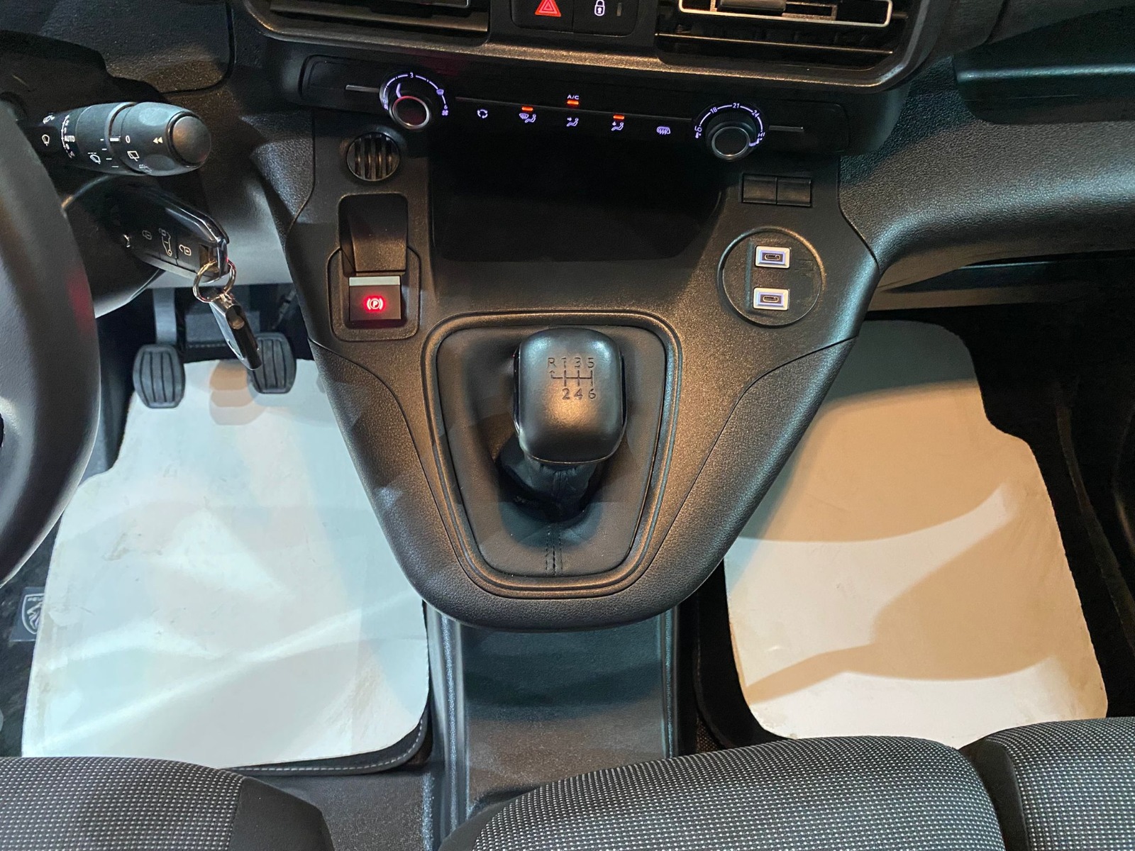 2024 Dizel Manuel Peugeot Partner Beyaz Gürel Tasarım Aksesuar Otomotiv San. Tic. Ltd. Şti.