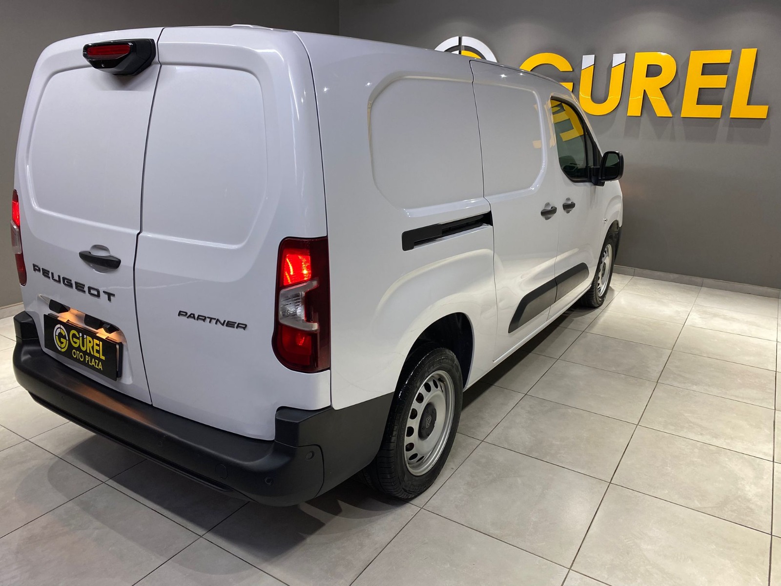 2024 Dizel Manuel Peugeot Partner Beyaz Gürel Tasarım Aksesuar Otomotiv San. Tic. Ltd. Şti.