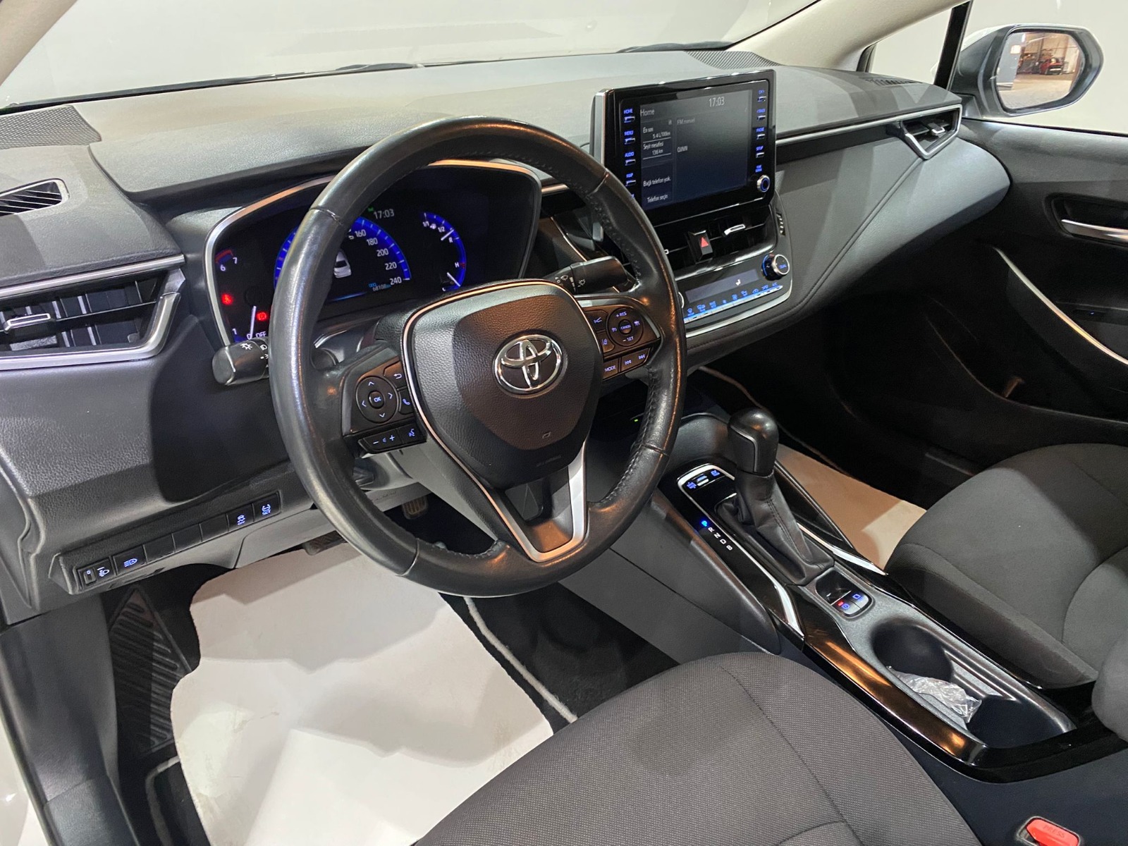 2022 Hybrid Otomatik Toyota Corolla Beyaz Gürel Tasarım Aksesuar Otomotiv San. Tic. Ltd. Şti.