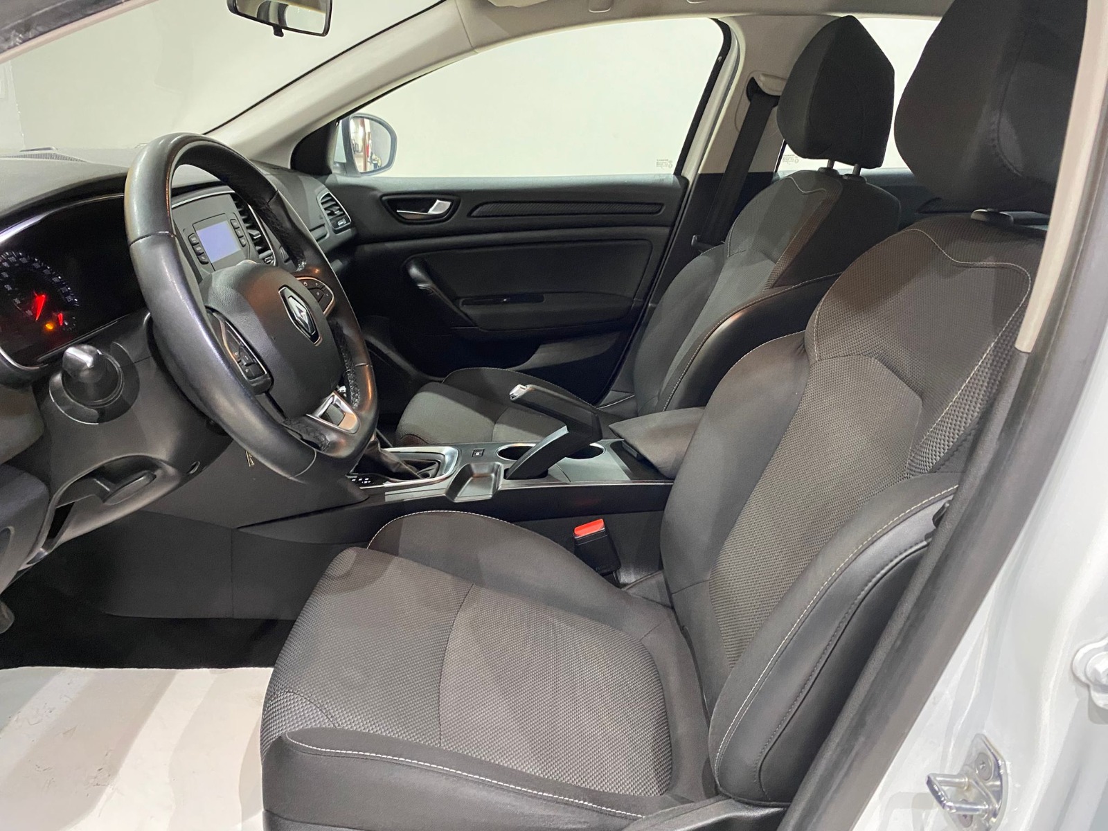 2022 Benzin Otomatik Renault Megane Beyaz Gürel Tasarım Aksesuar Otomotiv San. Tic. Ltd. Şti.