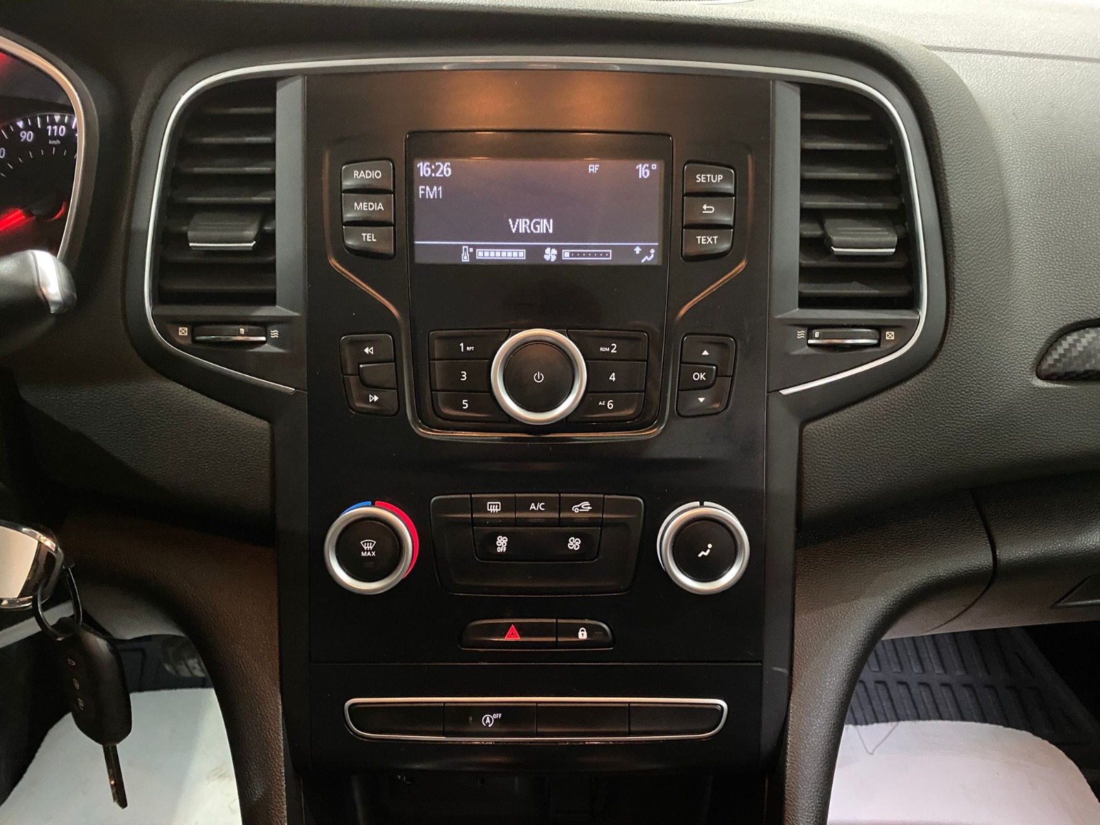 2022 Benzin Otomatik Renault Megane Beyaz Gürel Tasarım Aksesuar Otomotiv San. Tic. Ltd. Şti.