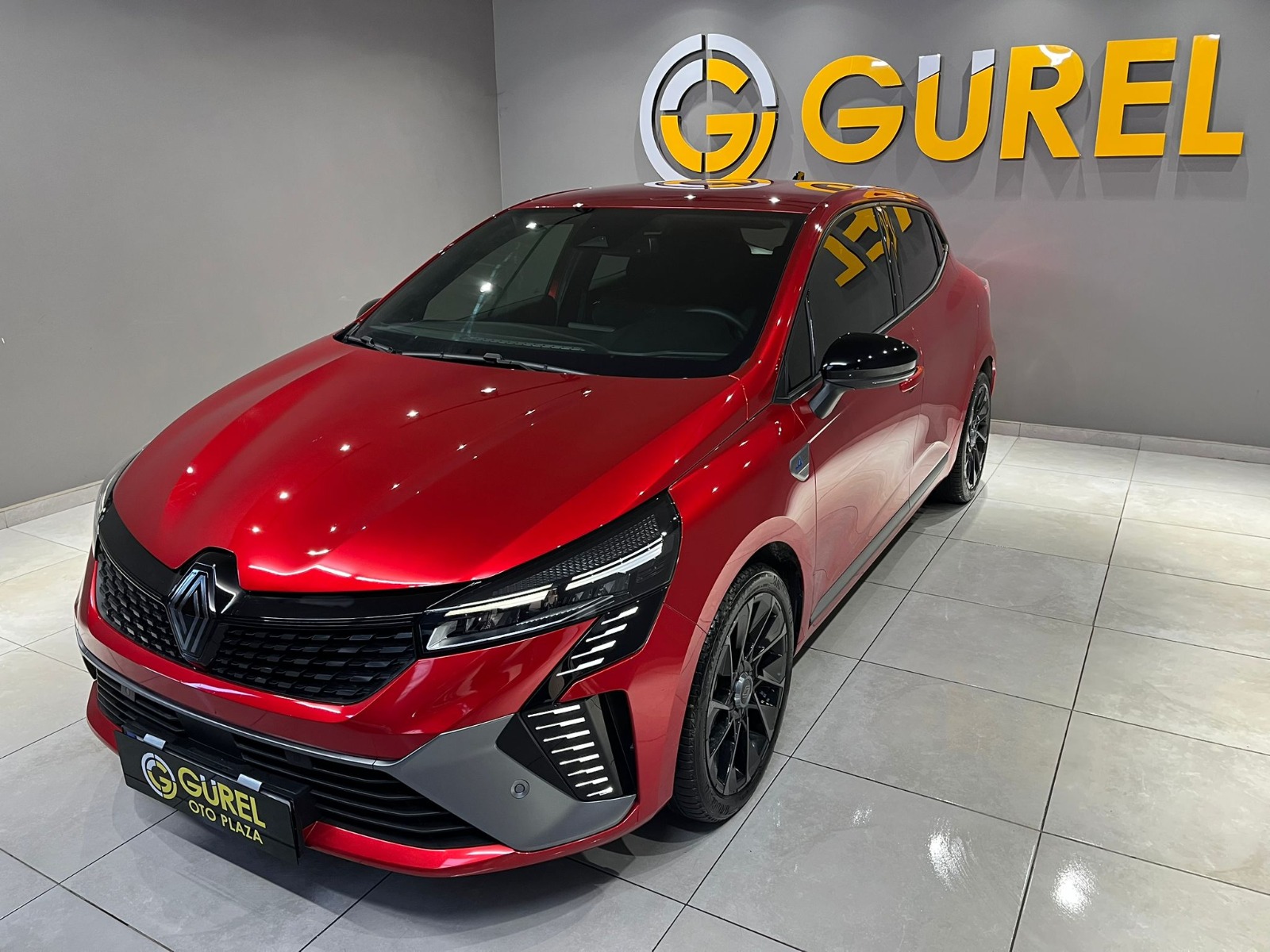 2024 Benzin Otomatik Renault Clio Kırmızı Gürel Tasarım Aksesuar Otomotiv San. Tic. Ltd. Şti.