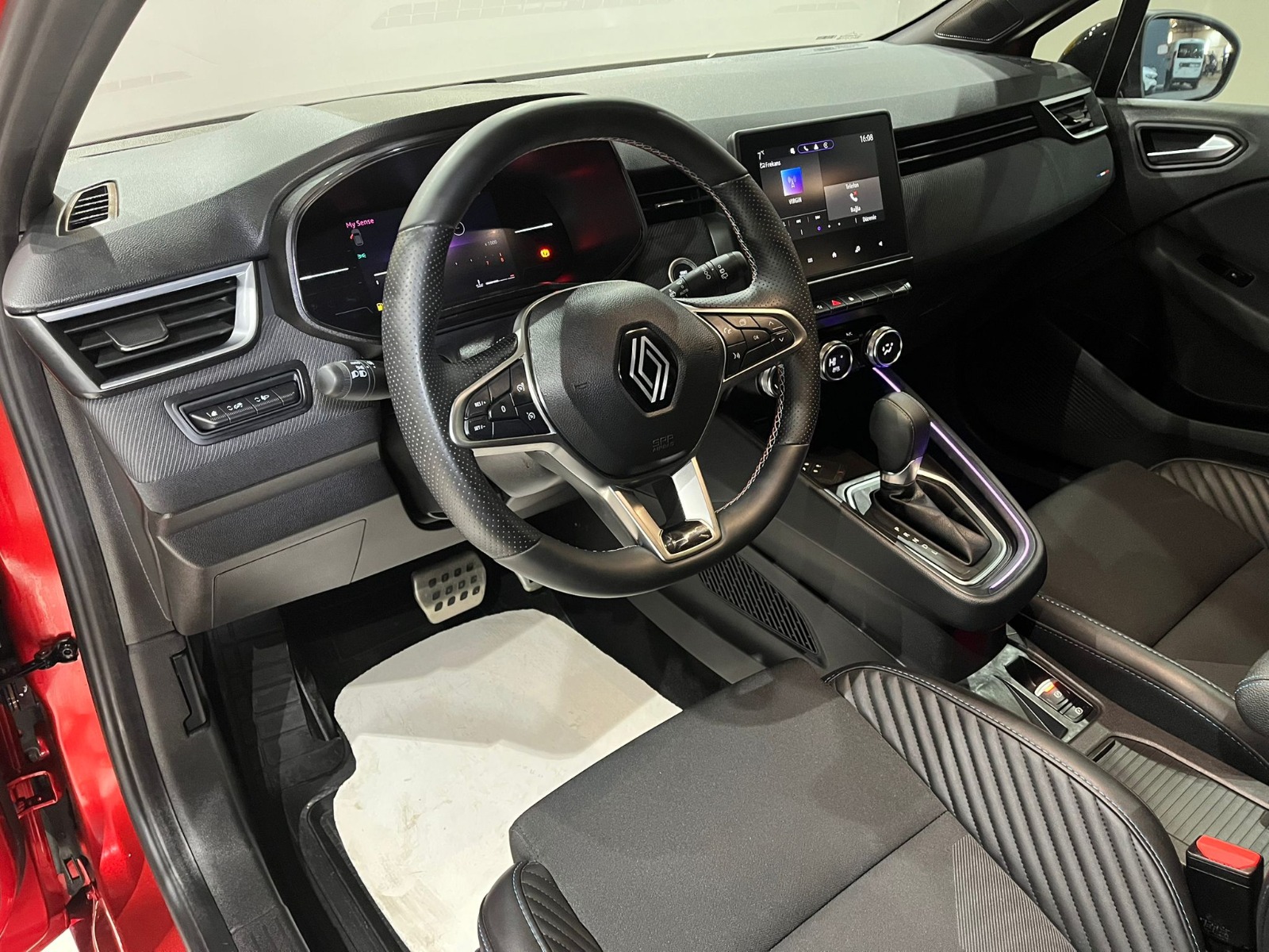 2024 Benzin Otomatik Renault Clio Kırmızı Gürel Tasarım Aksesuar Otomotiv San. Tic. Ltd. Şti.