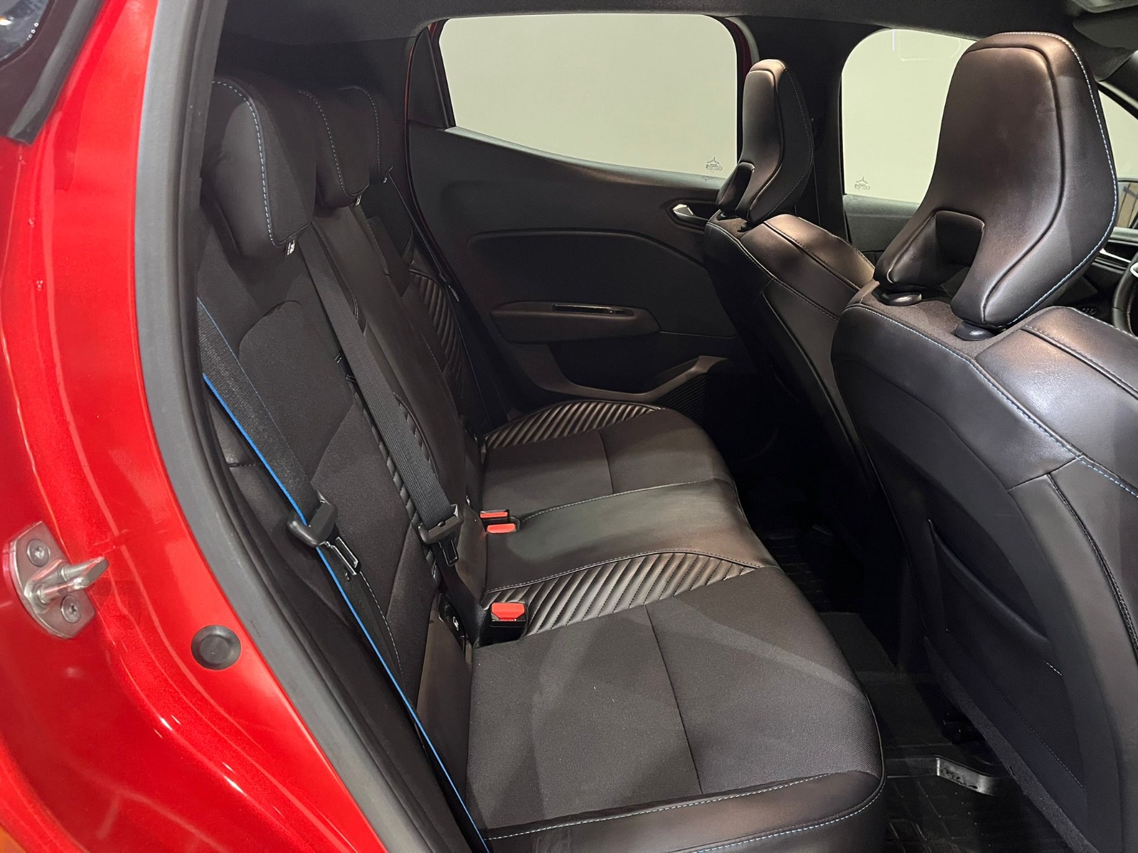 2024 Benzin Otomatik Renault Clio Kırmızı Gürel Tasarım Aksesuar Otomotiv San. Tic. Ltd. Şti.