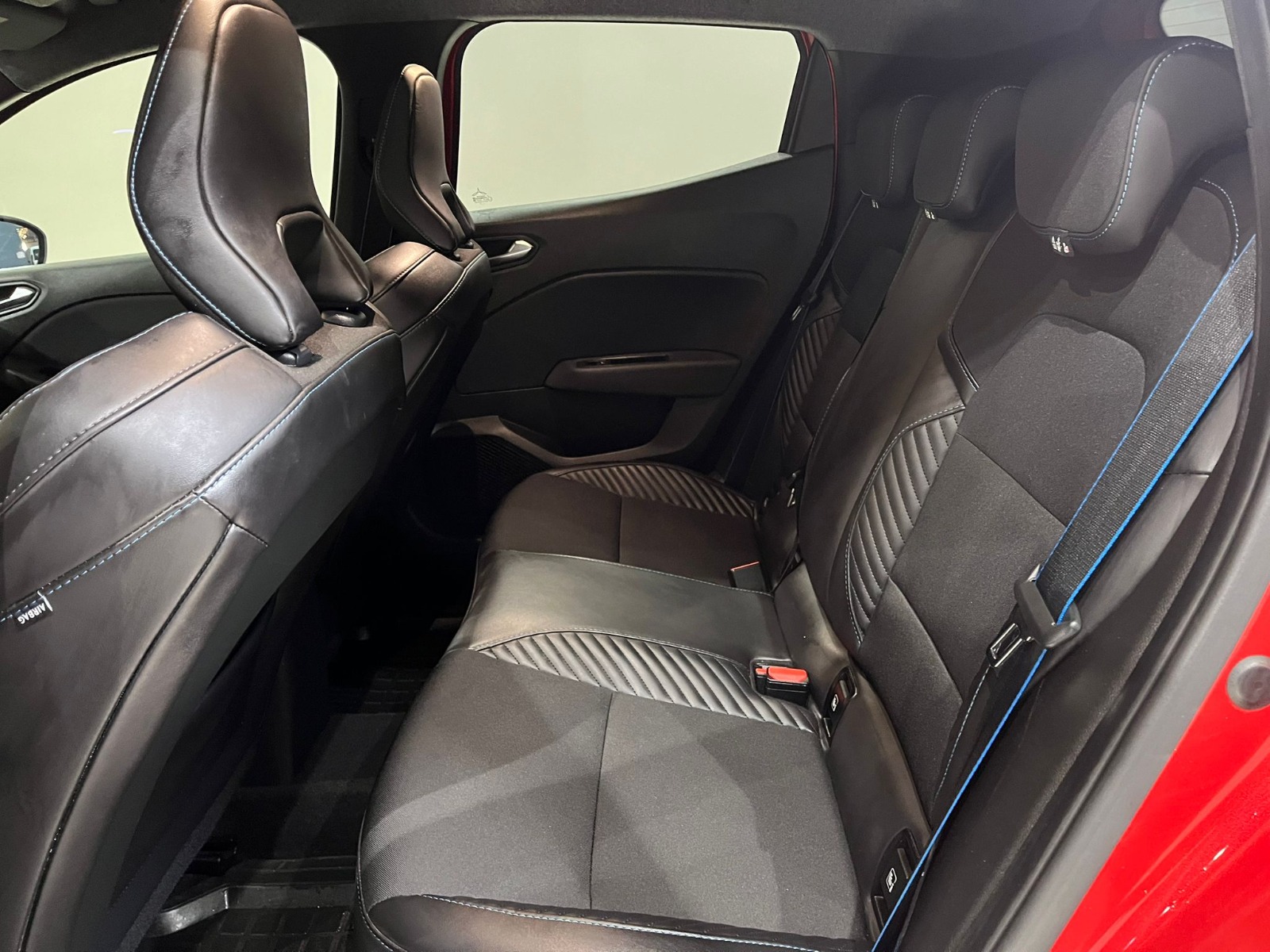 2024 Benzin Otomatik Renault Clio Kırmızı Gürel Tasarım Aksesuar Otomotiv San. Tic. Ltd. Şti.